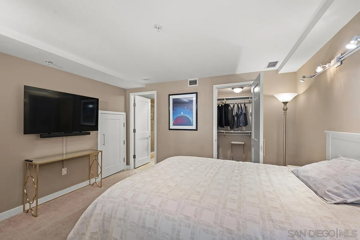 700 W E Street, #104, San Diego, CA 92101