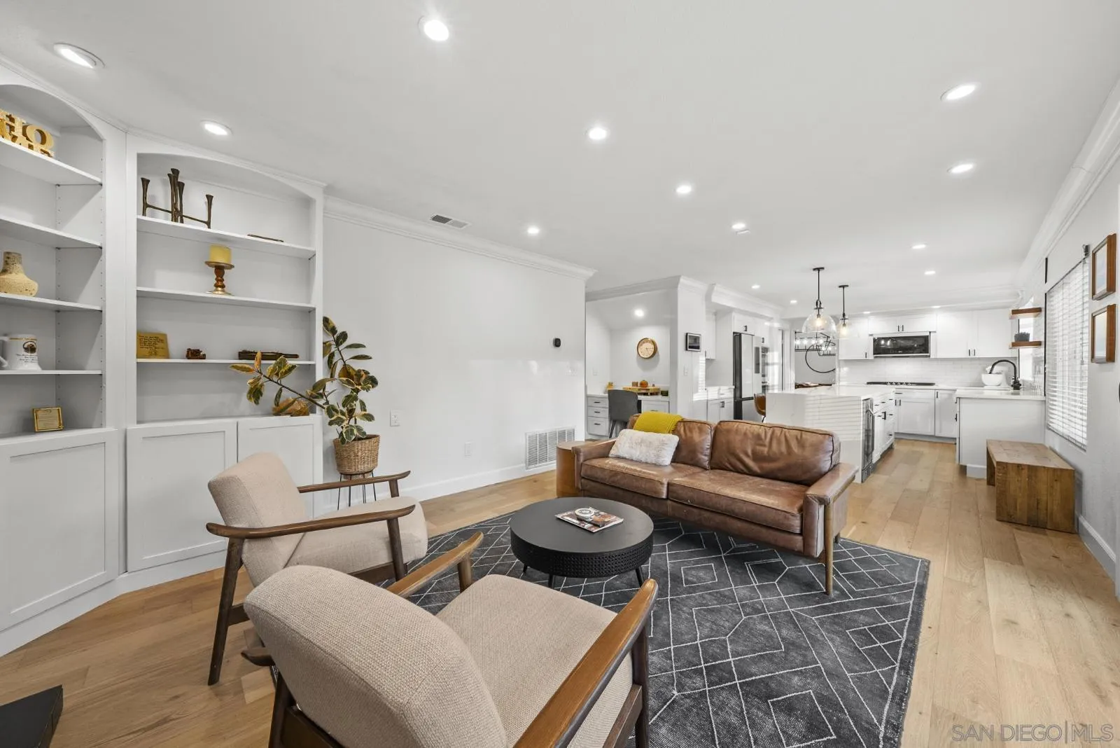 1109 Sundale, El Cajon, CA 92019 1109 Sundale, El Cajon, CA 92019