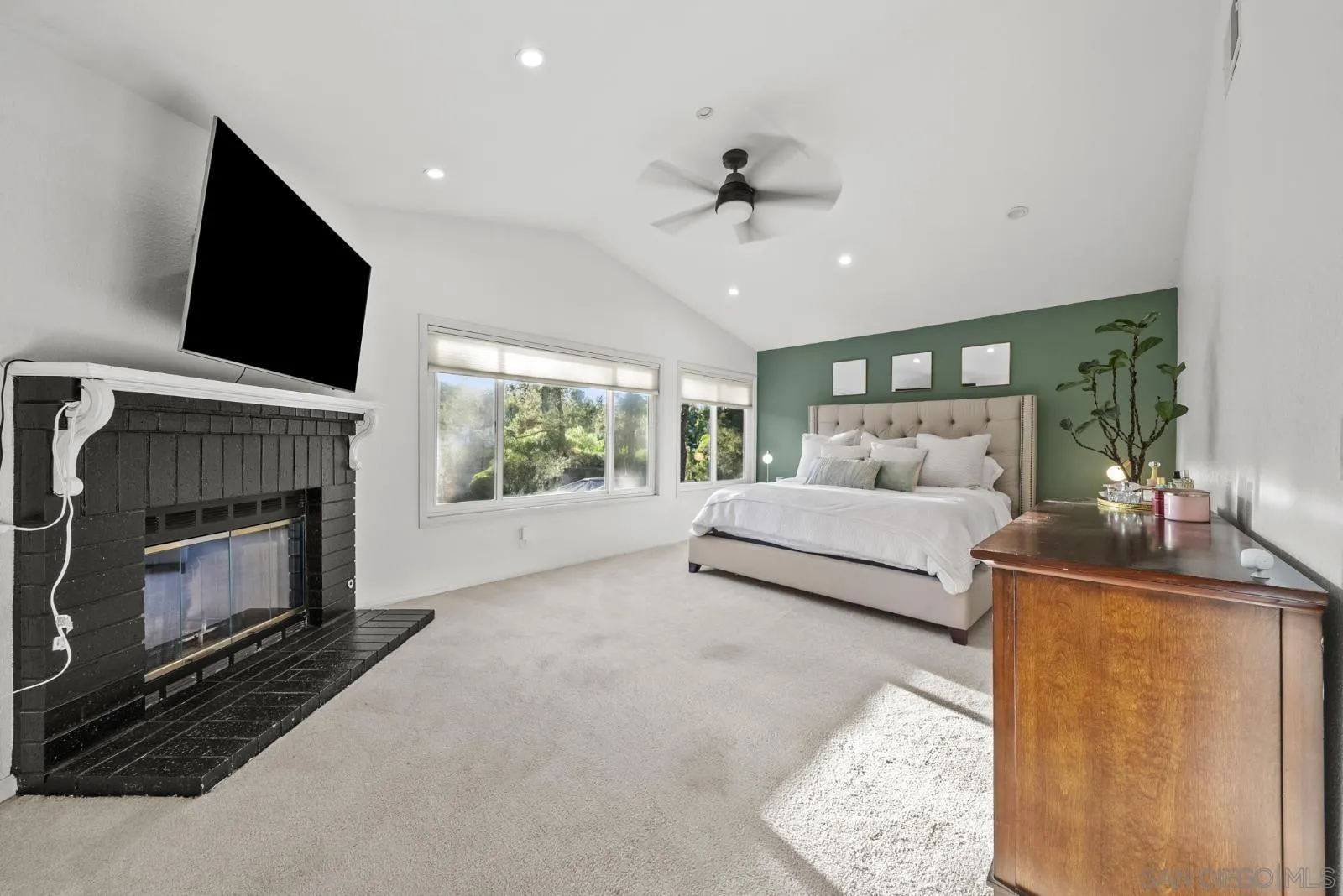 1109 Sundale, El Cajon, CA 92019 1109 Sundale, El Cajon, CA 92019