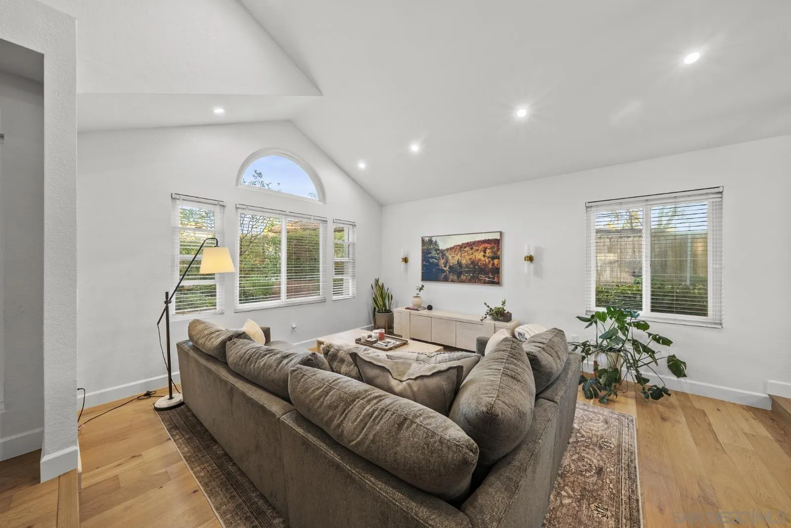 1109 Sundale, El Cajon, CA 92019 1109 Sundale, El Cajon, CA 92019