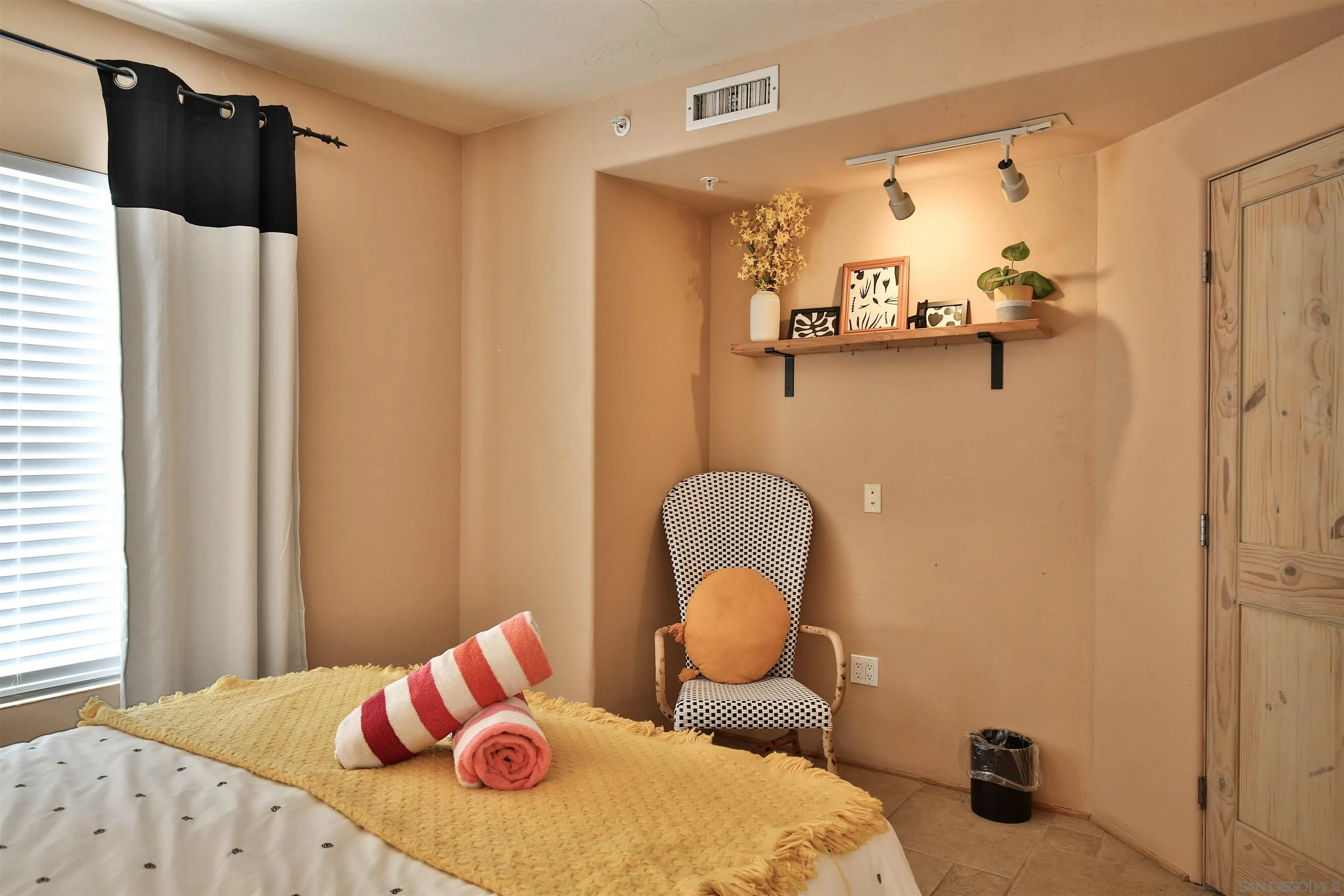 https://cdn.realtyfeed.com/cdn/127/260025835/013639f2ed0cd6d2e65105e6c8c23fd7.webp