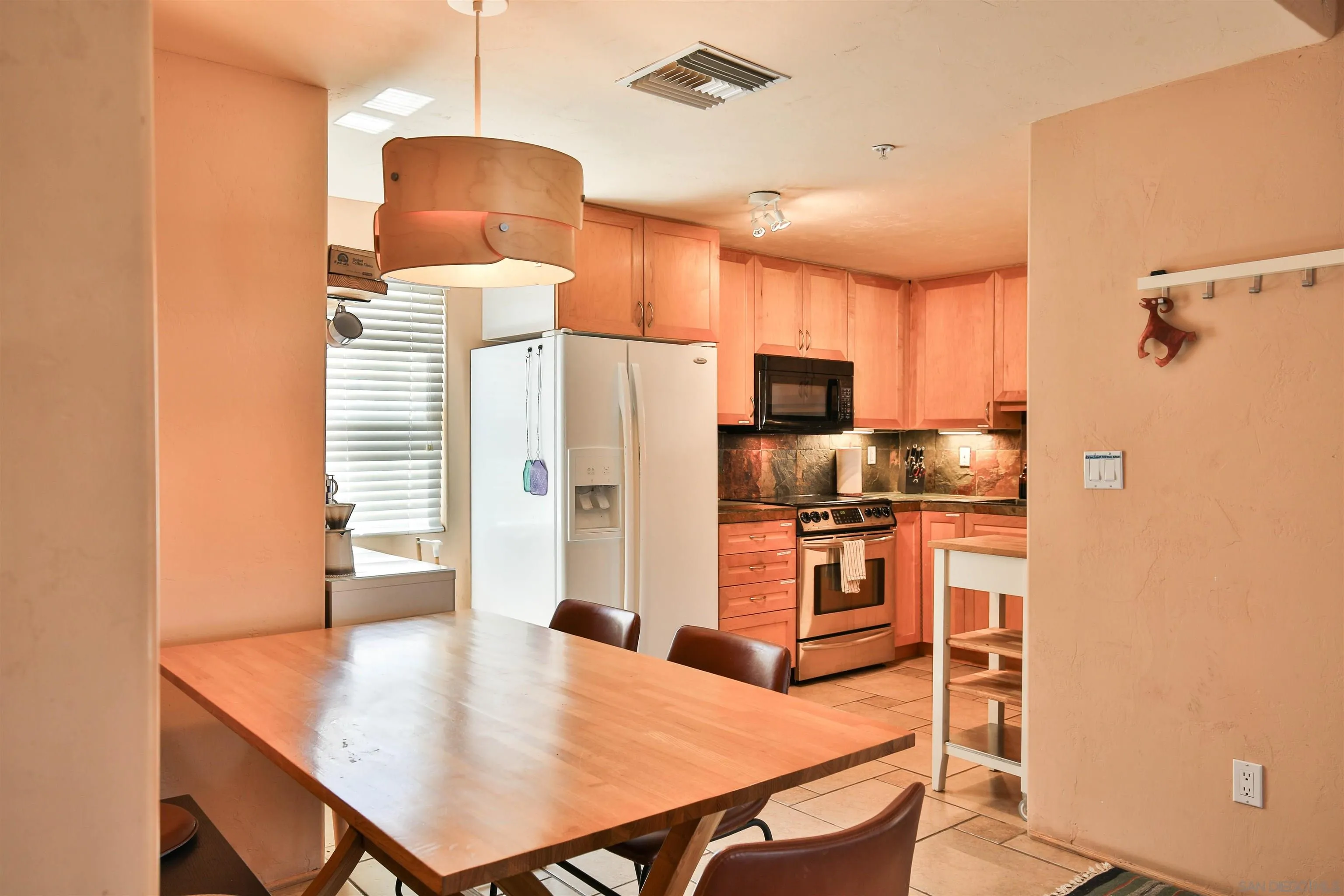 https://cdn.realtyfeed.com/cdn/127/260025835/0ac73ff29446abb0d3a4e226a689a9af.webp