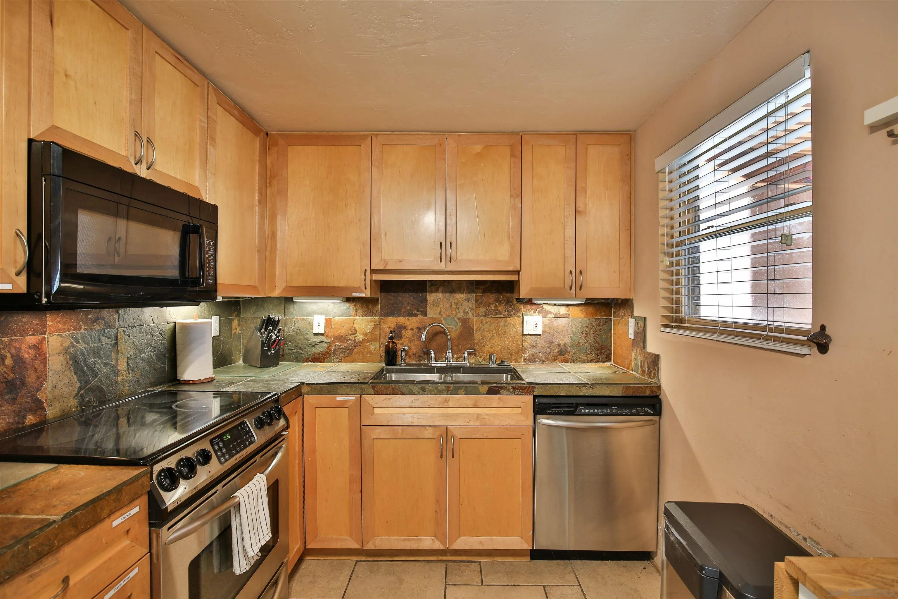 https://cdn.realtyfeed.com/cdn/127/260025835/290f2ff7729dd2482ac5cf94d5d1bb77.webp