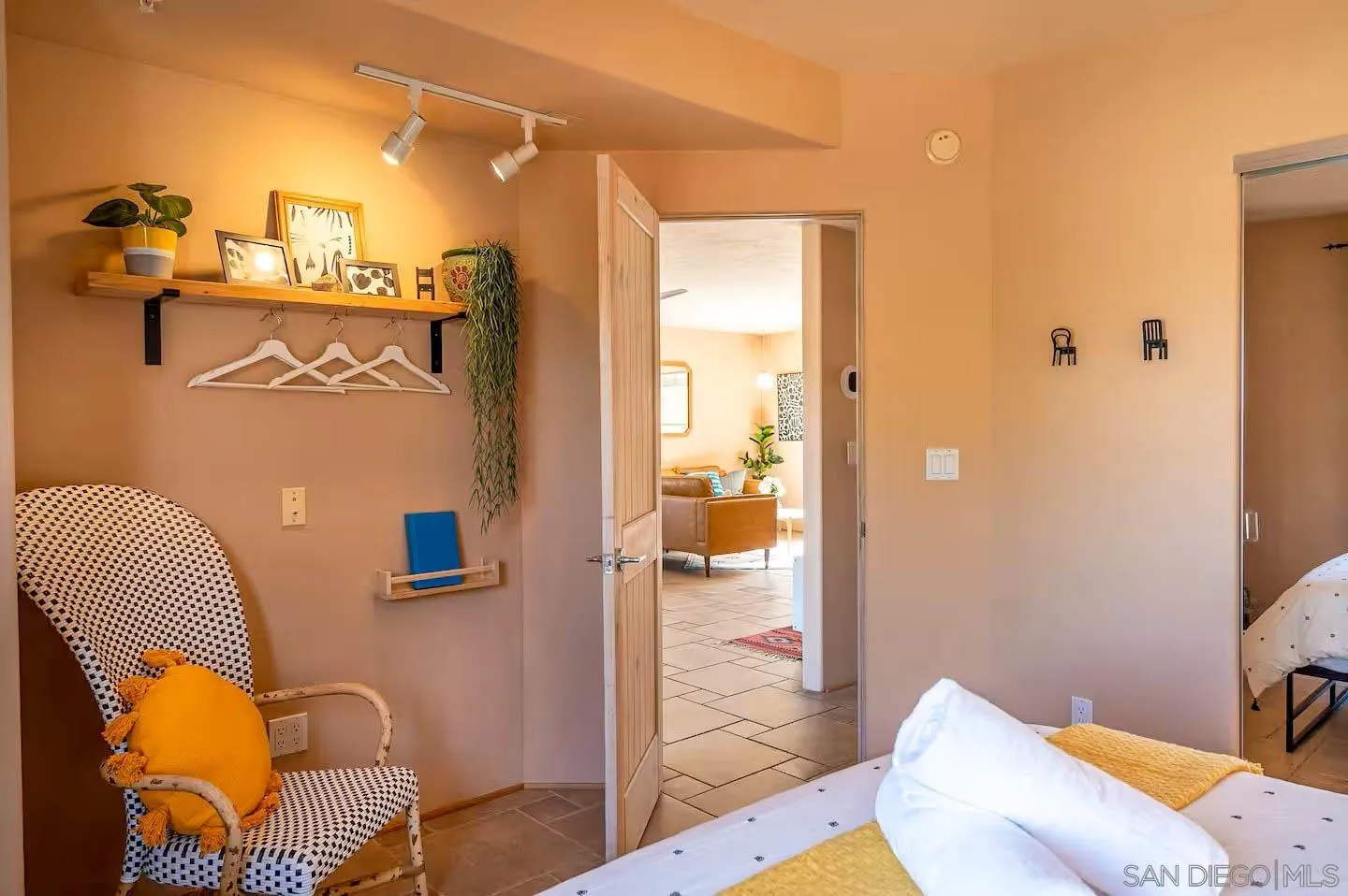 https://cdn.realtyfeed.com/cdn/127/260025835/3530d345c2e85f879cef0796007ba5b8.webp