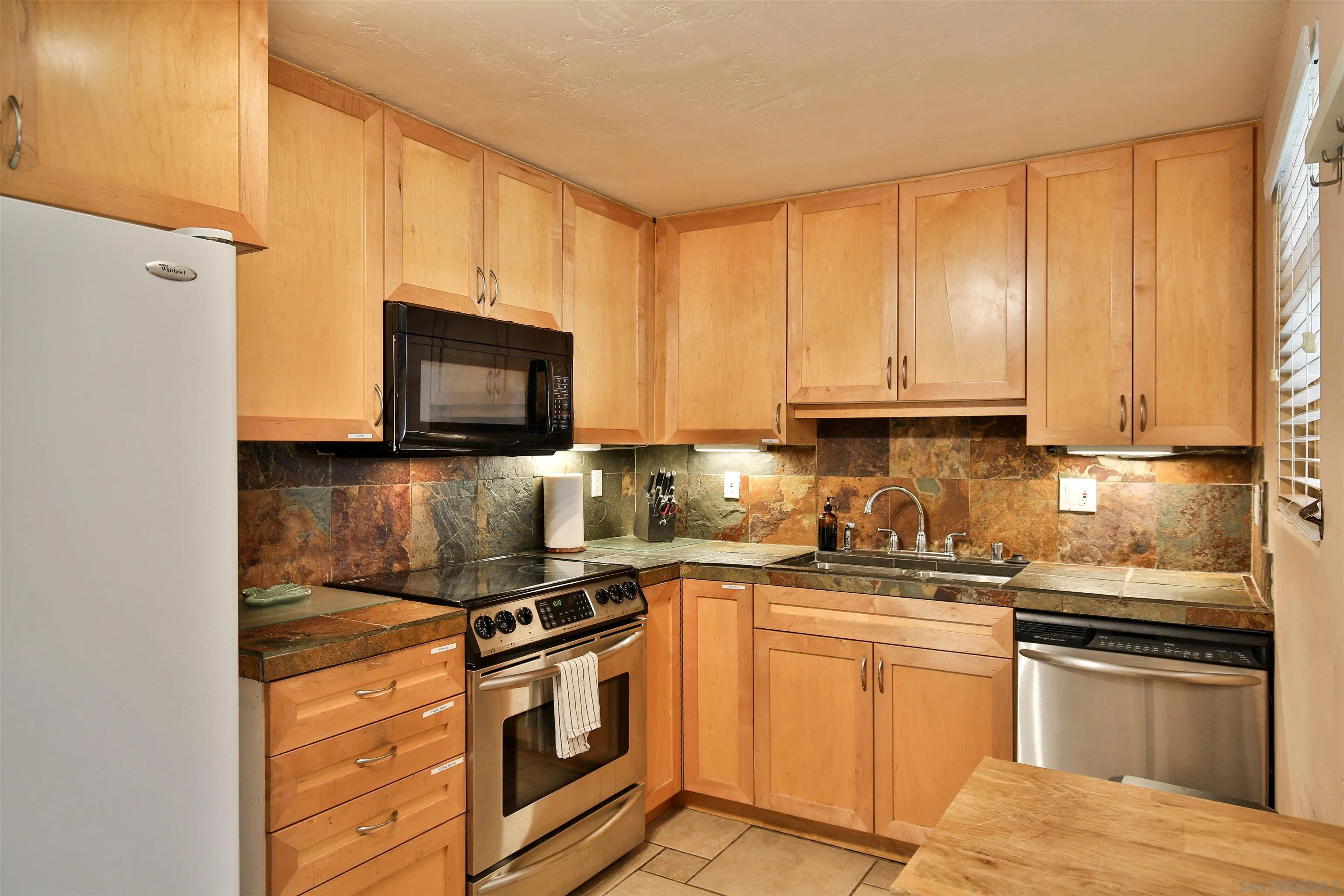 https://cdn.realtyfeed.com/cdn/127/260025835/b81850ea1f4f90de1d31c613a09d72ea.webp