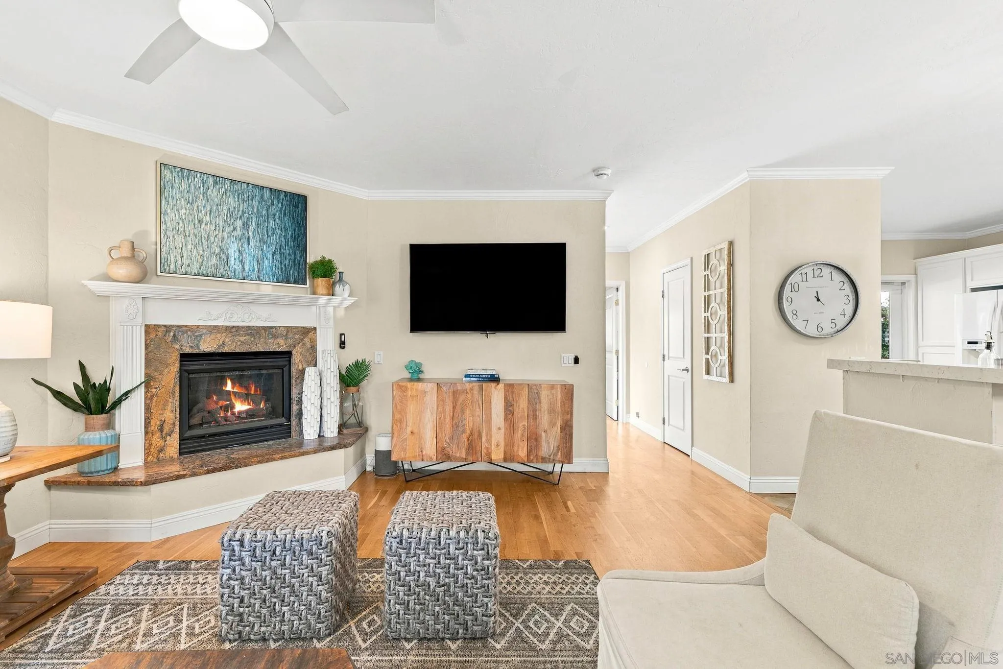 7444-7446 Draper Ave, La Jolla, CA 92037 Living Room