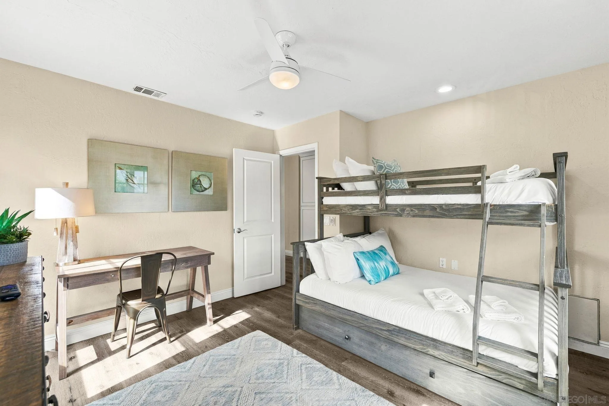 7444-7446 Draper Ave, La Jolla, CA 92037 Upstairs bedroom #1