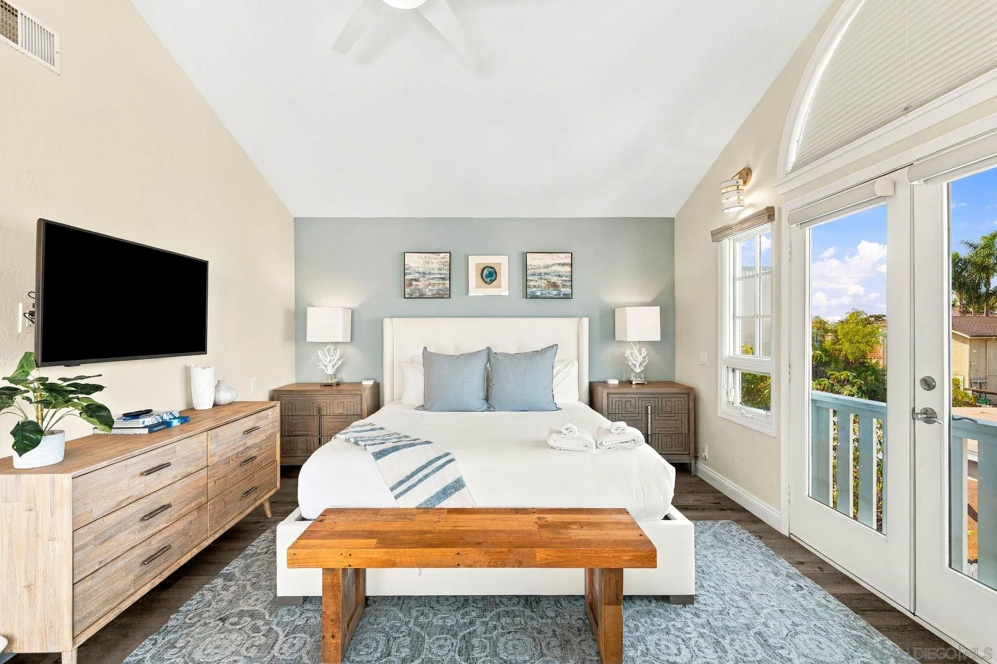 7444-7446 Draper Ave, La Jolla, CA 92037 Primary Bedroom