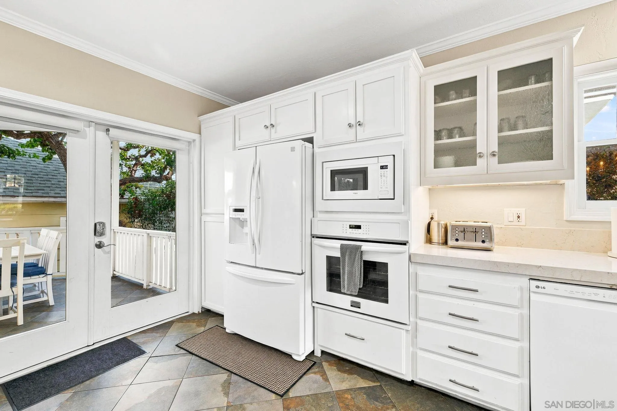 7444-7446 Draper Ave, La Jolla, CA 92037 Kitchen