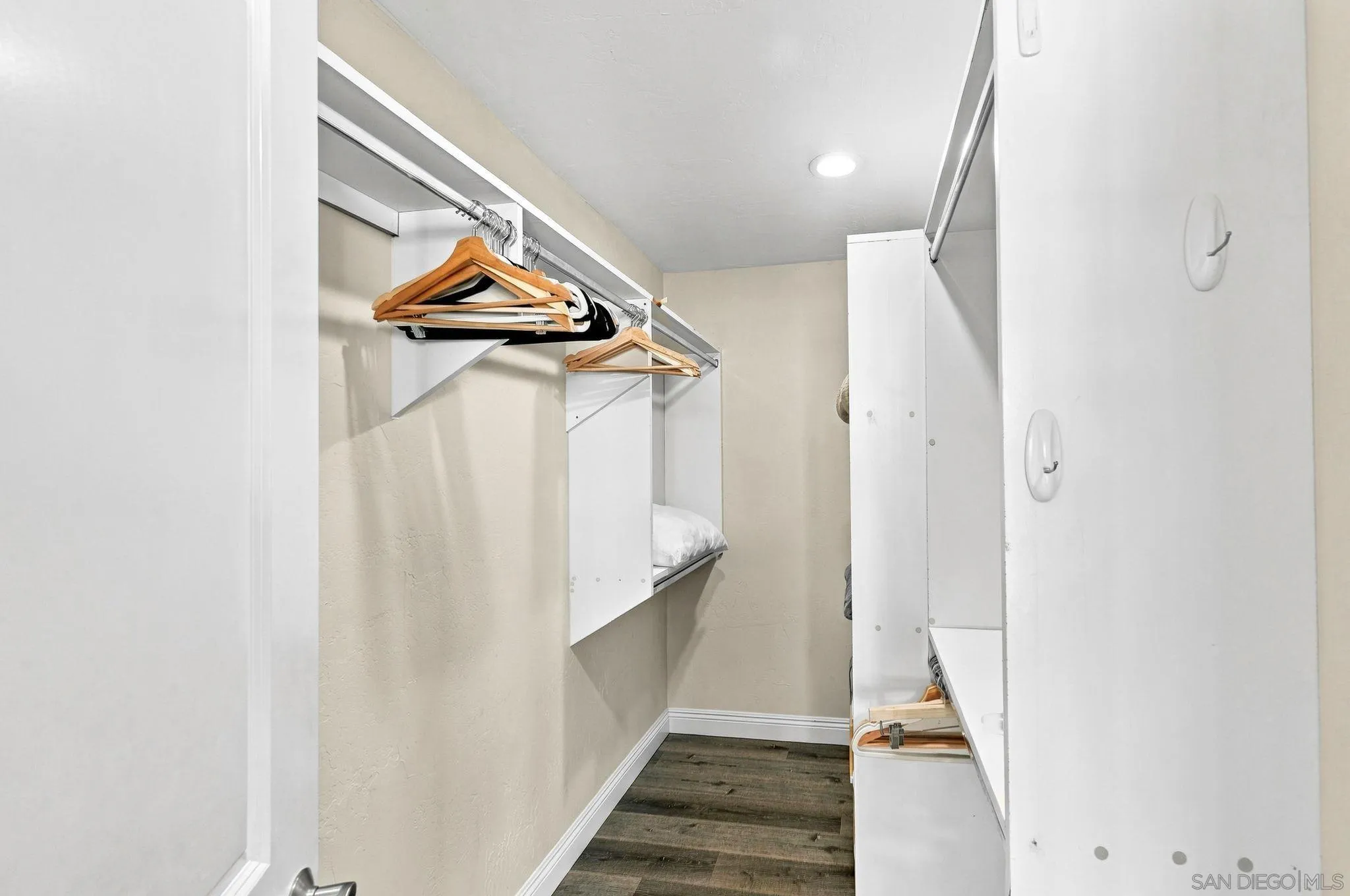 7444-7446 Draper Ave, La Jolla, CA 92037 Primary walk in closet