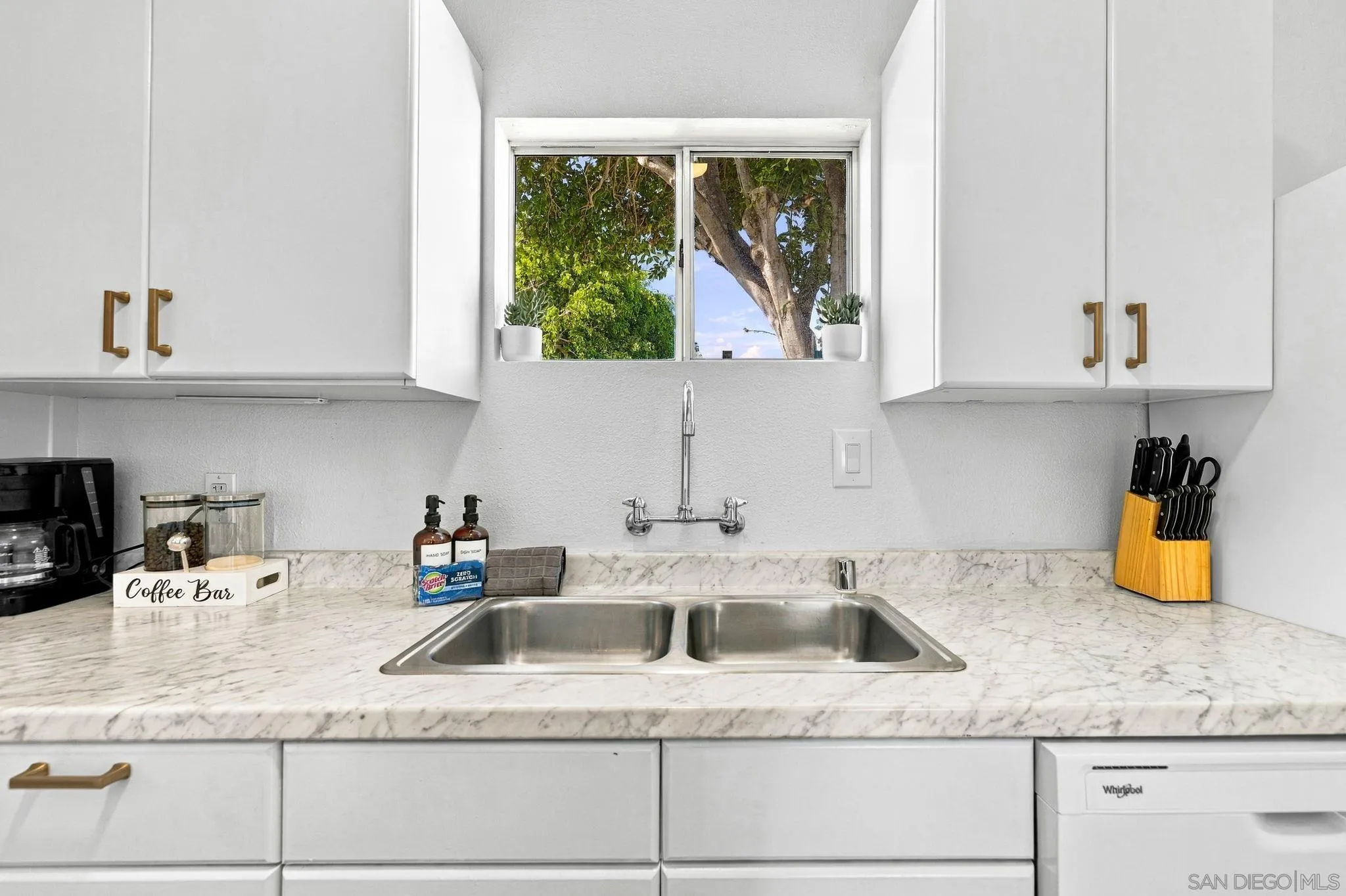 7444-7446 Draper Ave, La Jolla, CA 92037 Kitchen
