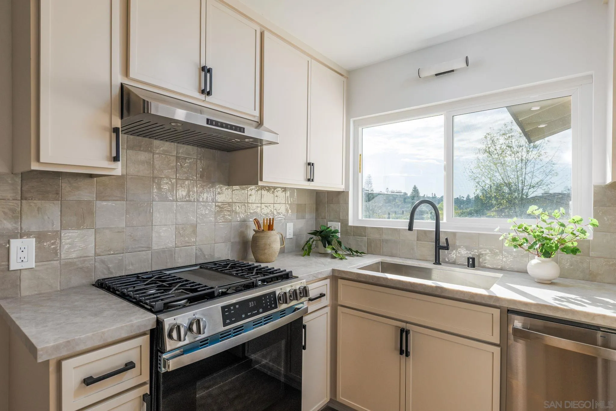 4033 Lorraine Ann Dr, La Mesa, CA 91941