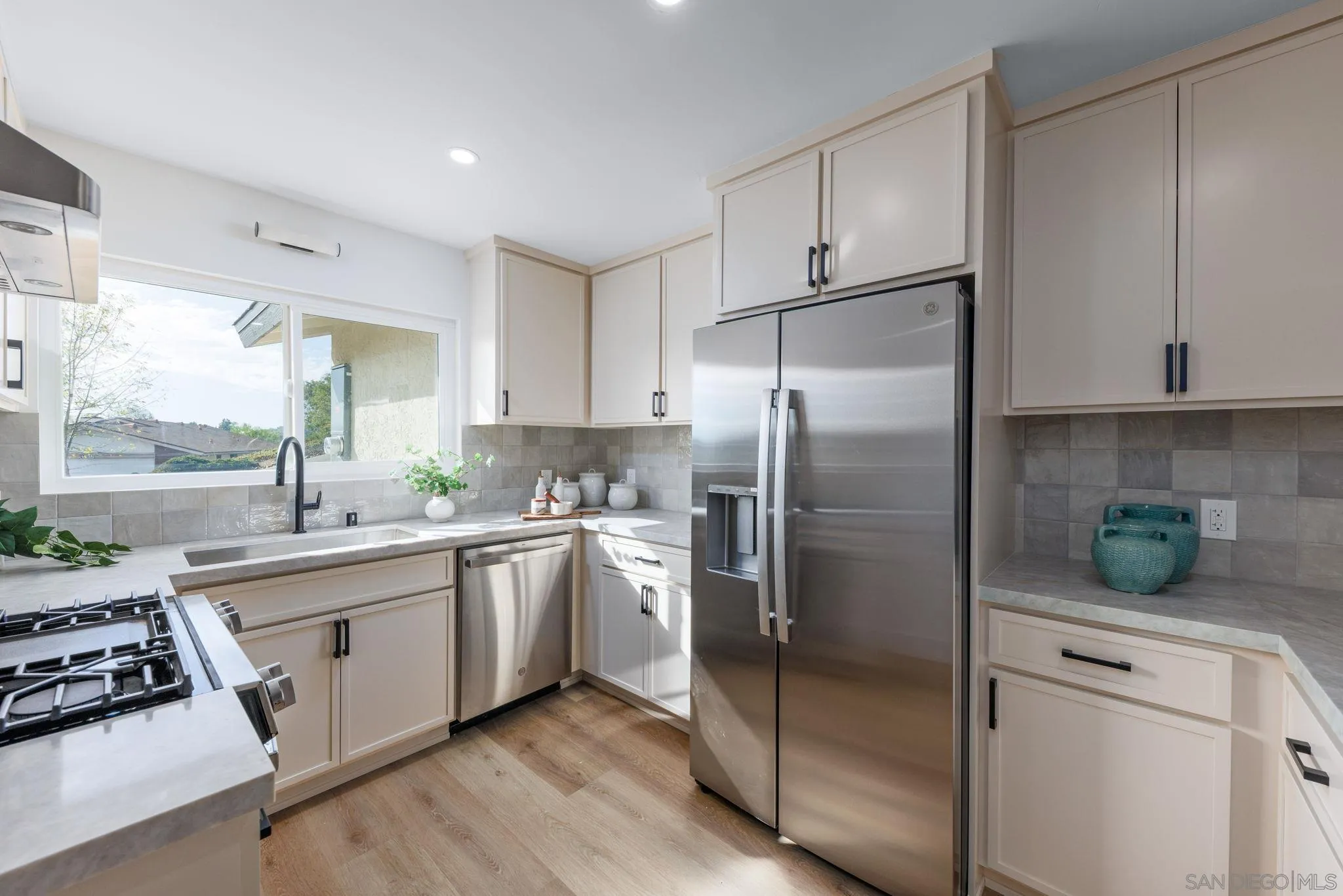 4033 Lorraine Ann Dr, La Mesa, CA 91941