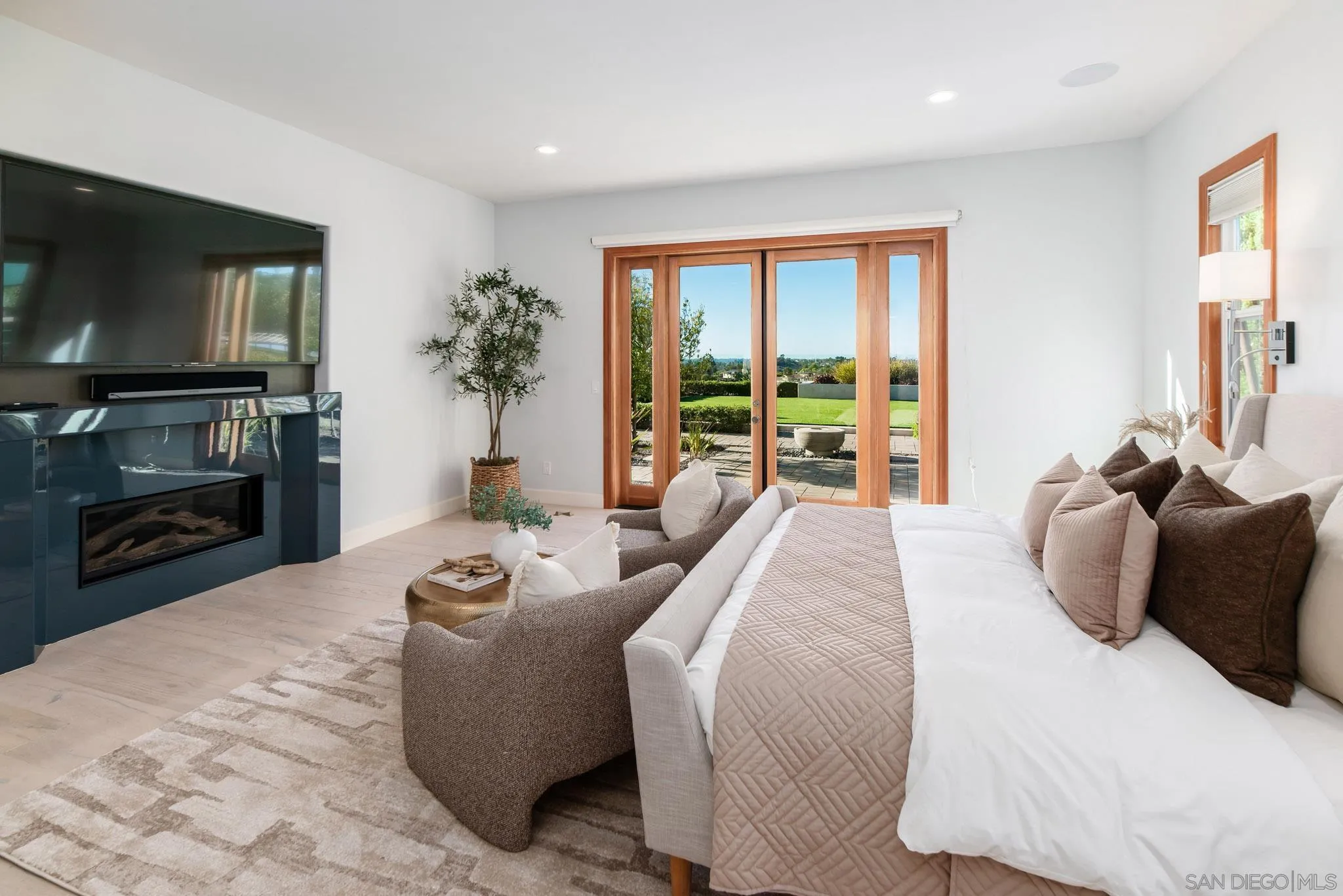 14118 Caminito Vistana, San Diego, CA 92130 14118 Caminito Vistana, San Diego, CA 92130