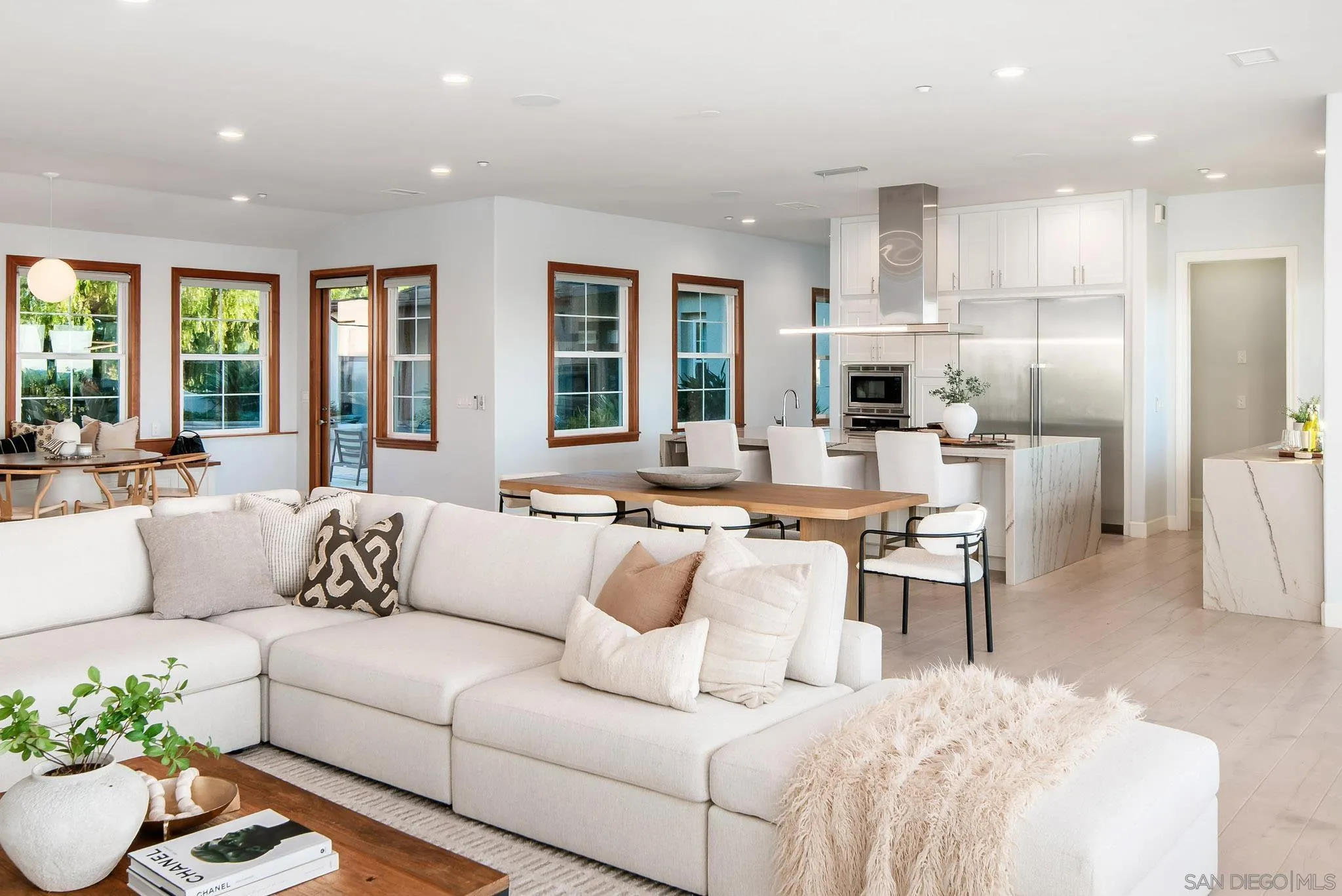 14118 Caminito Vistana, San Diego, CA 92130 14118 Caminito Vistana, San Diego, CA 92130