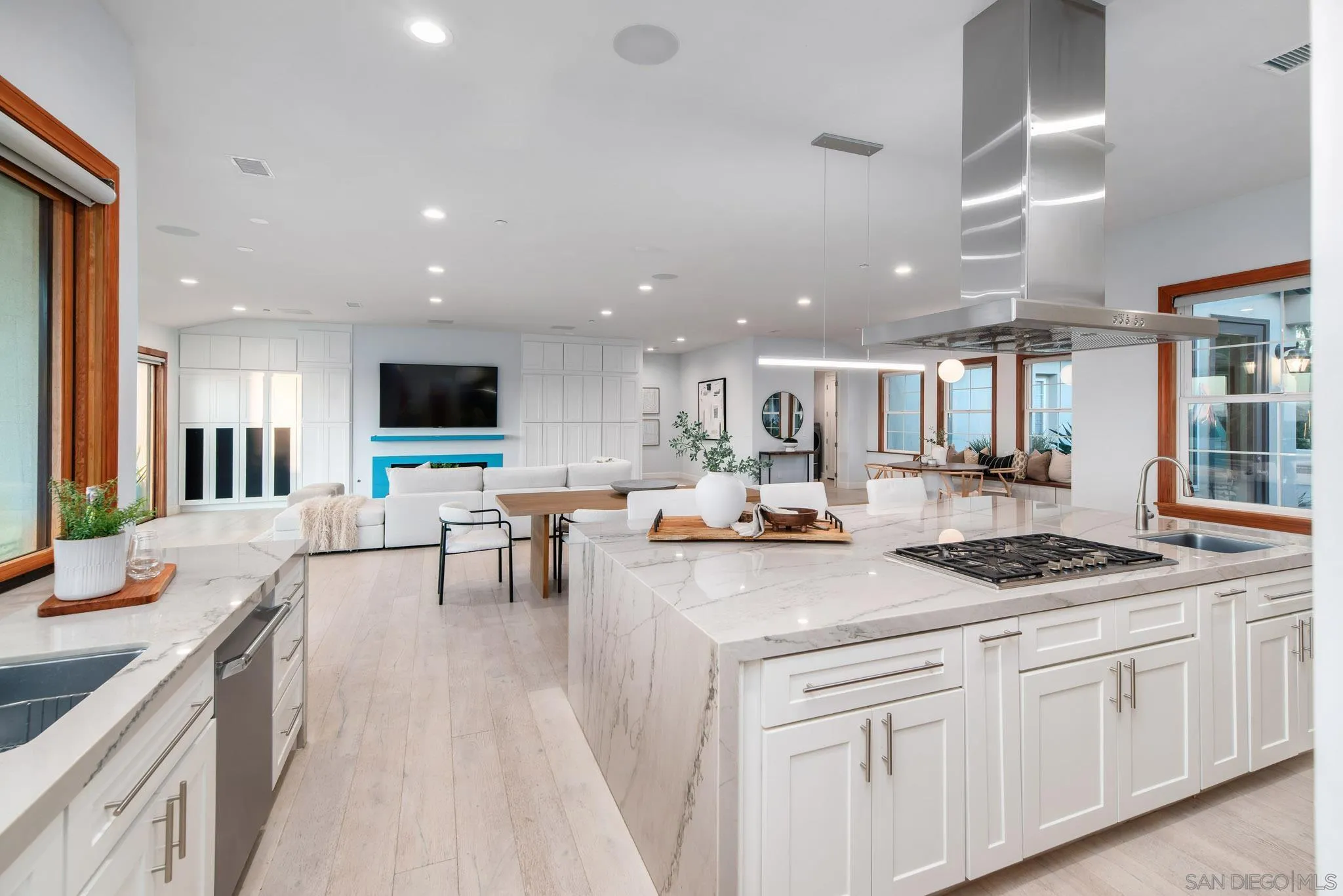 14118 Caminito Vistana, San Diego, CA 92130 14118 Caminito Vistana, San Diego, CA 92130
