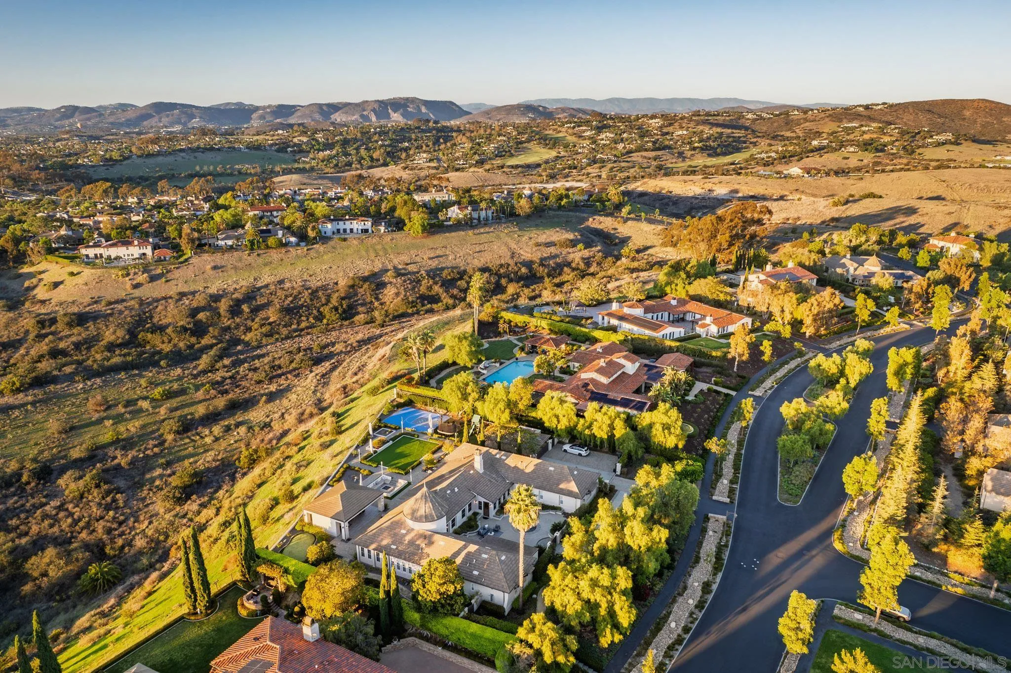 14118 Caminito Vistana, San Diego, CA 92130 14118 Caminito Vistana, San Diego, CA 92130