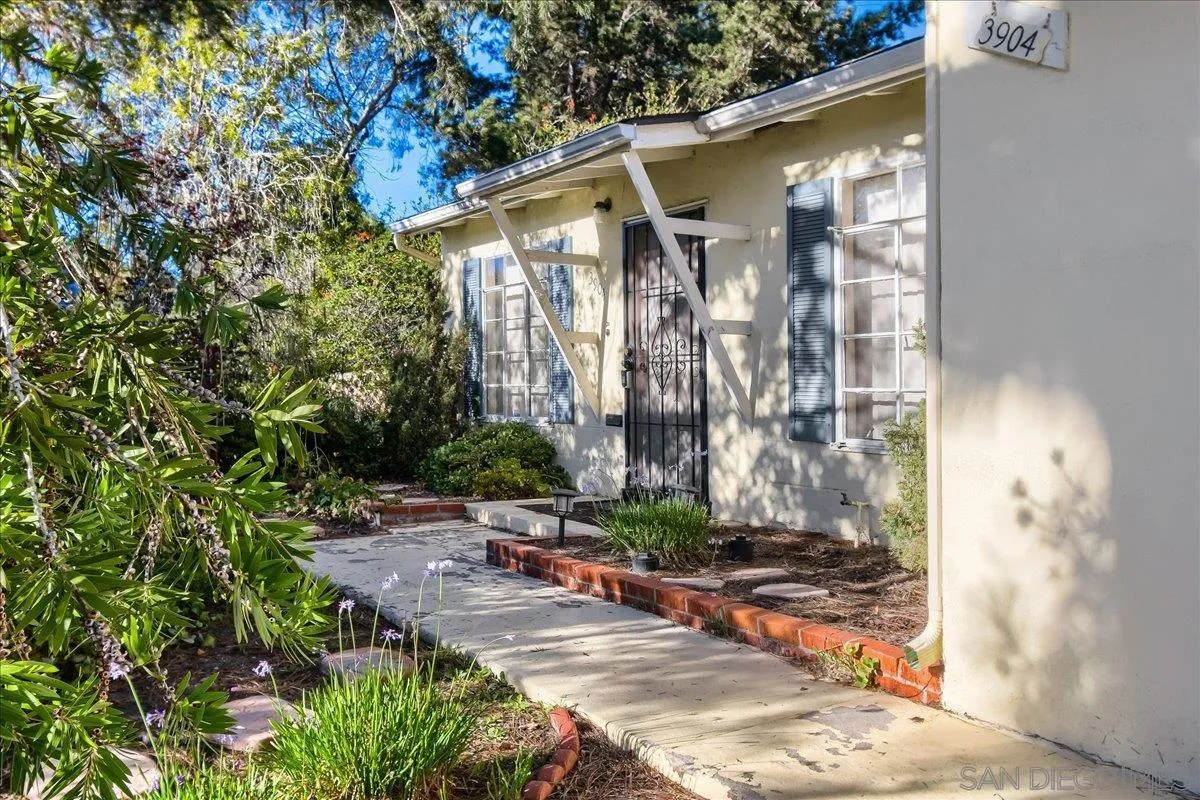 https://cdn.realtyfeed.com/cdn/127/260025860/1cdf92a01f96b3a3ea4333e103ecab59.webp