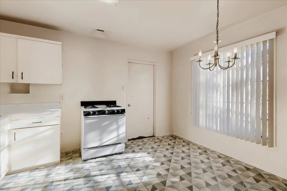 https://cdn.realtyfeed.com/cdn/127/260025860/598125ef12d8f4d698b7104df80ea223.webp