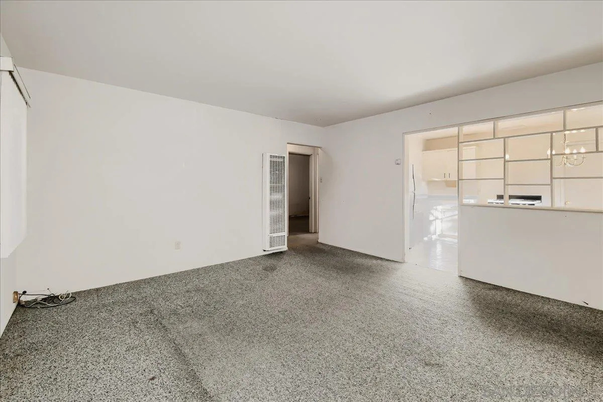 https://cdn.realtyfeed.com/cdn/127/260025860/6c2c46a37055f34f17cbfe50d69af94e.webp