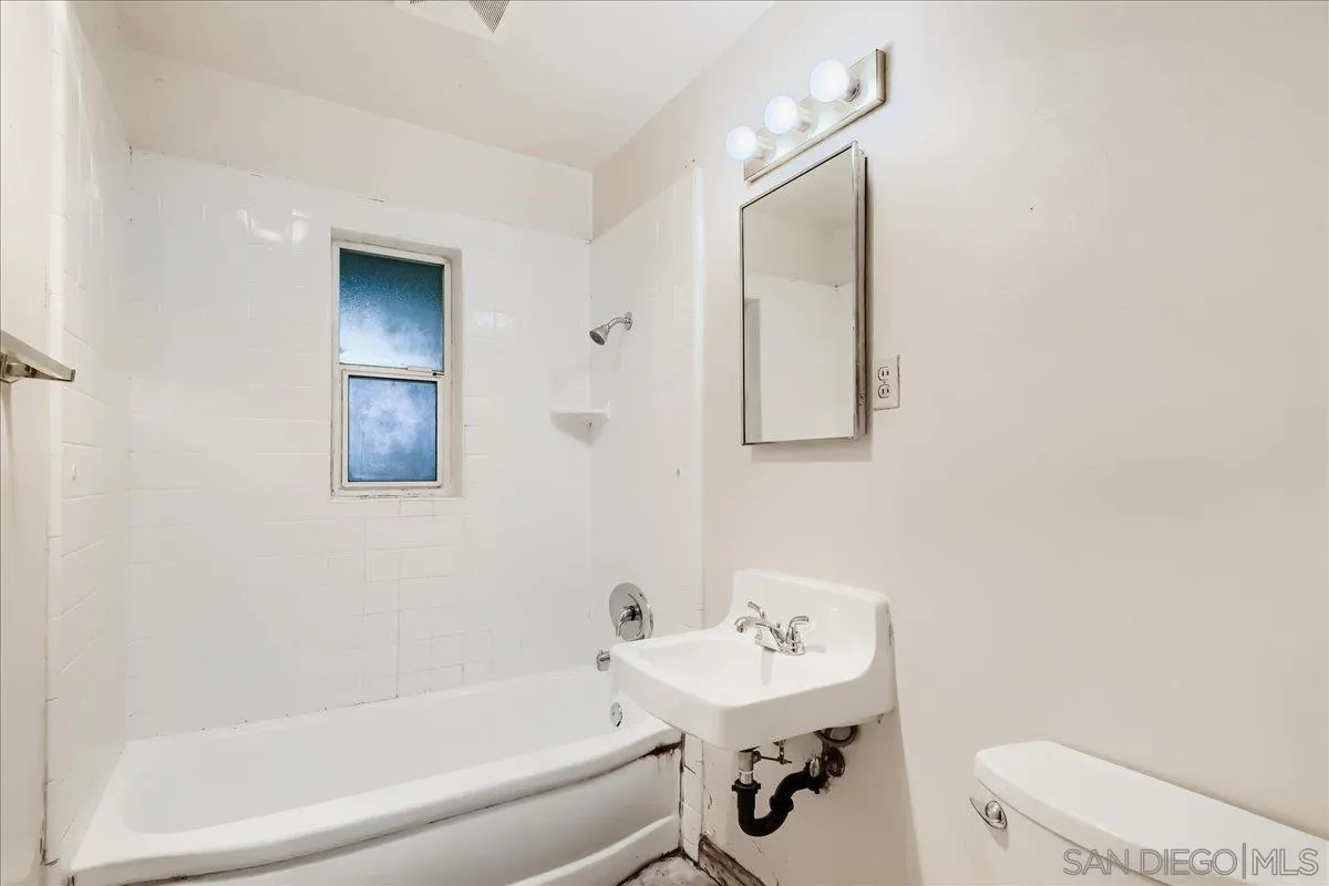 https://cdn.realtyfeed.com/cdn/127/260025860/a9f9f541dd9f0126efde5039ac490910.webp