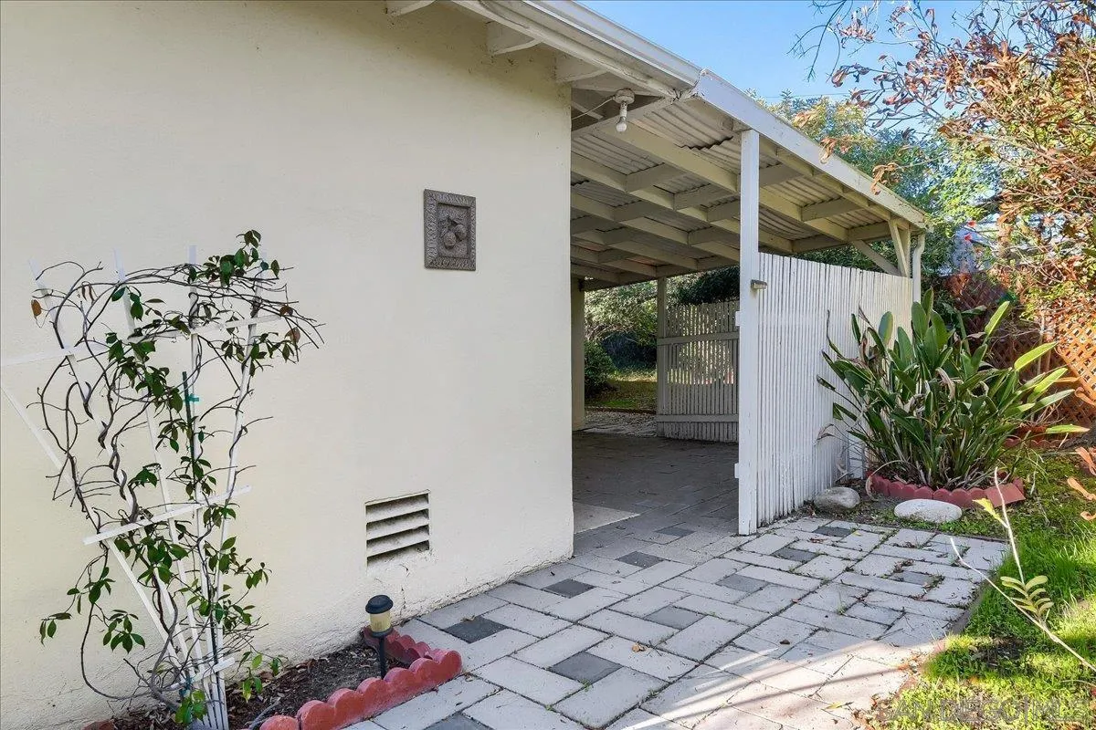 https://cdn.realtyfeed.com/cdn/127/260025860/e889a5ffd9d93b1b67fe99c121c1d4a8.webp
