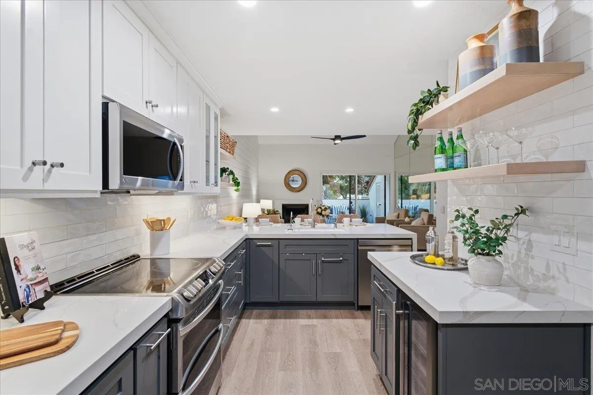16110 Avenida Venusto, #5, San Diego, CA 92128 16110 Avenida Venusto, #5, San Diego, CA 92128