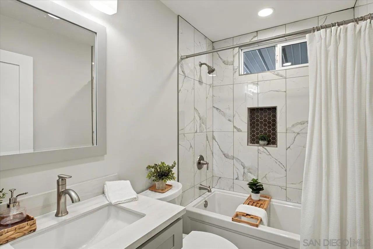 7102 San Bartolo Street, #11, Carlsbad, CA 92011
