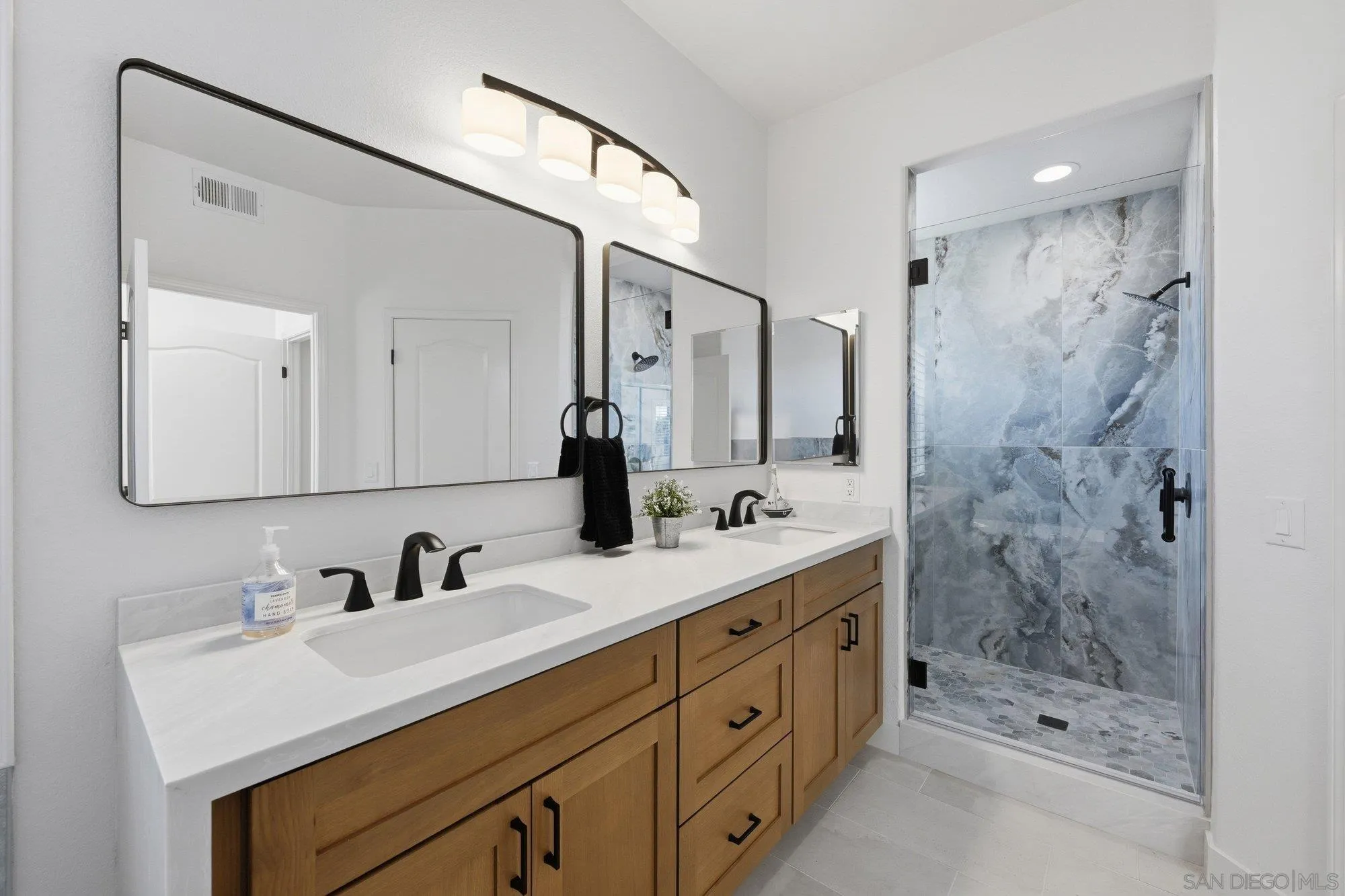3106 Corte Nina, Carlsbad, CA 92009 3106 Corte Nina, Carlsbad, CA 92009