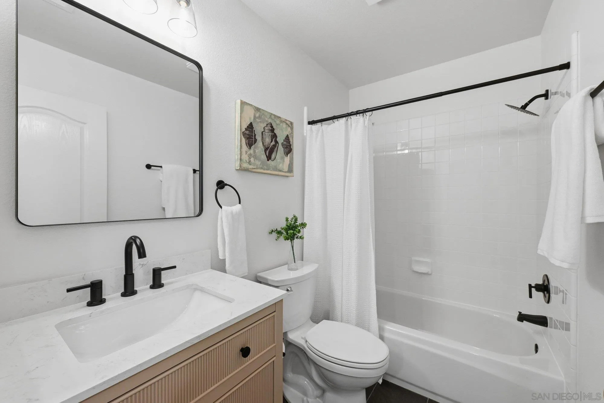 3106 Corte Nina, Carlsbad, CA 92009 3106 Corte Nina, Carlsbad, CA 92009
