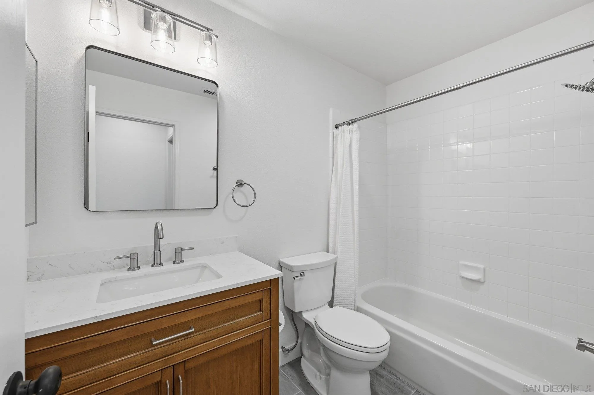 3106 Corte Nina, Carlsbad, CA 92009 3106 Corte Nina, Carlsbad, CA 92009
