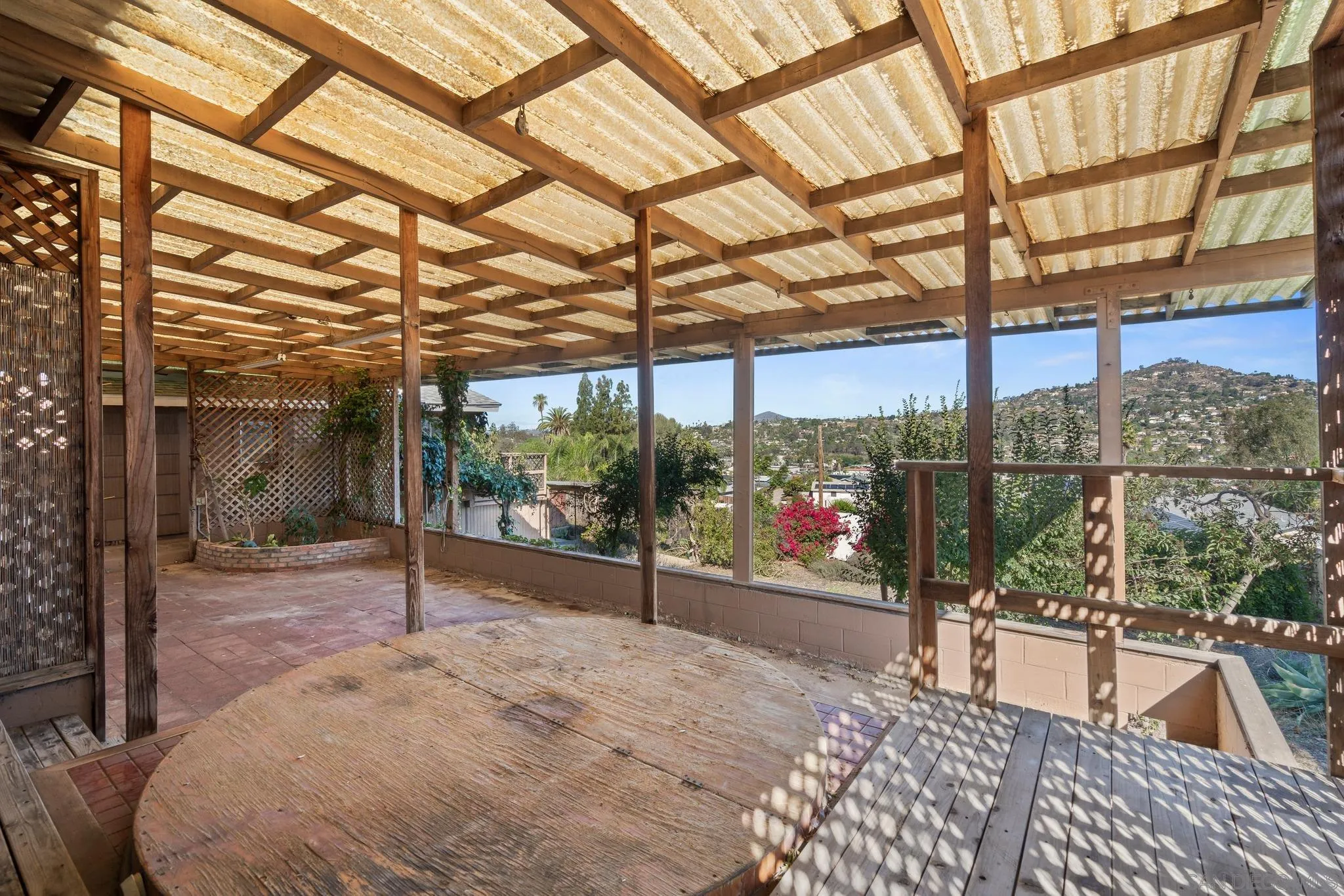 https://cdn.realtyfeed.com/cdn/127/260025880/0da1cd54a88d3a646a6b4b184cb7d4b9.webp