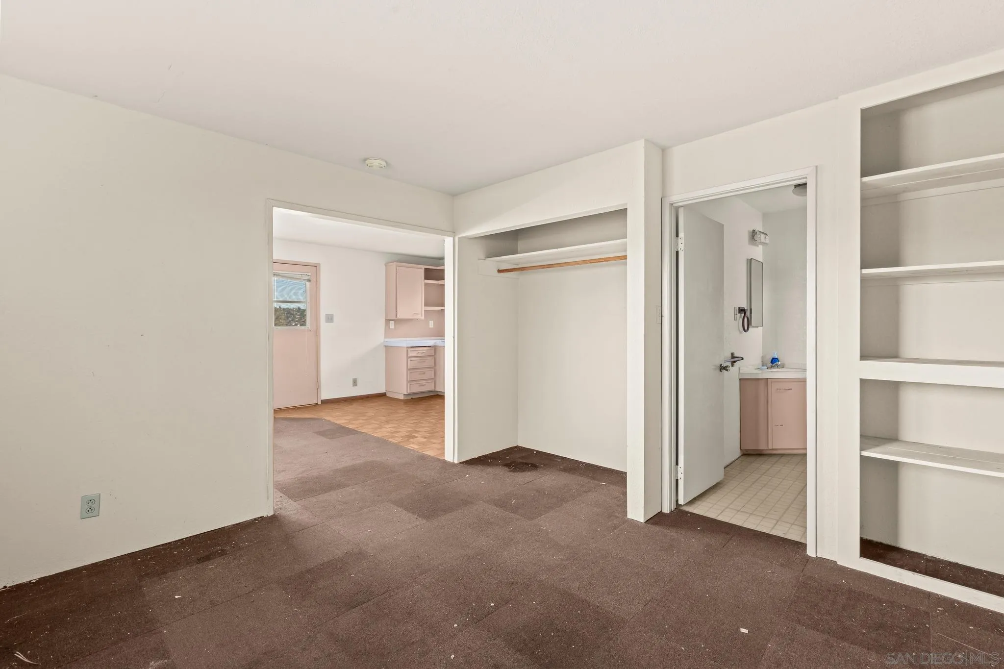 https://cdn.realtyfeed.com/cdn/127/260025880/31b9d66e156ba67210a5fbb7b611ec8c.webp