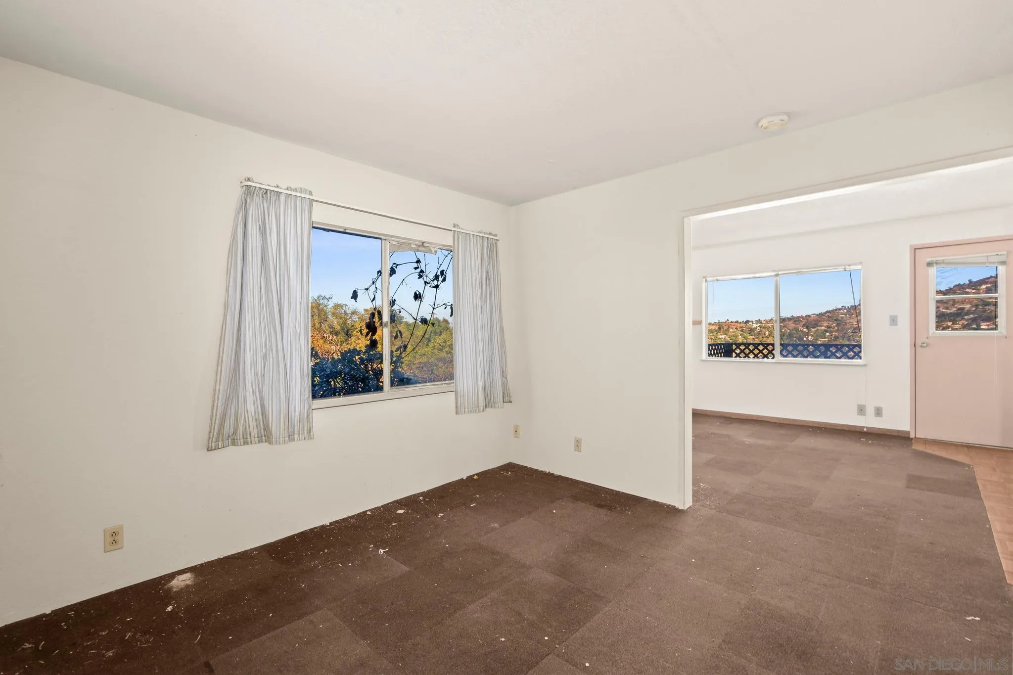 https://cdn.realtyfeed.com/cdn/127/260025880/33989a32fe5769c1f4188616c4face03.webp