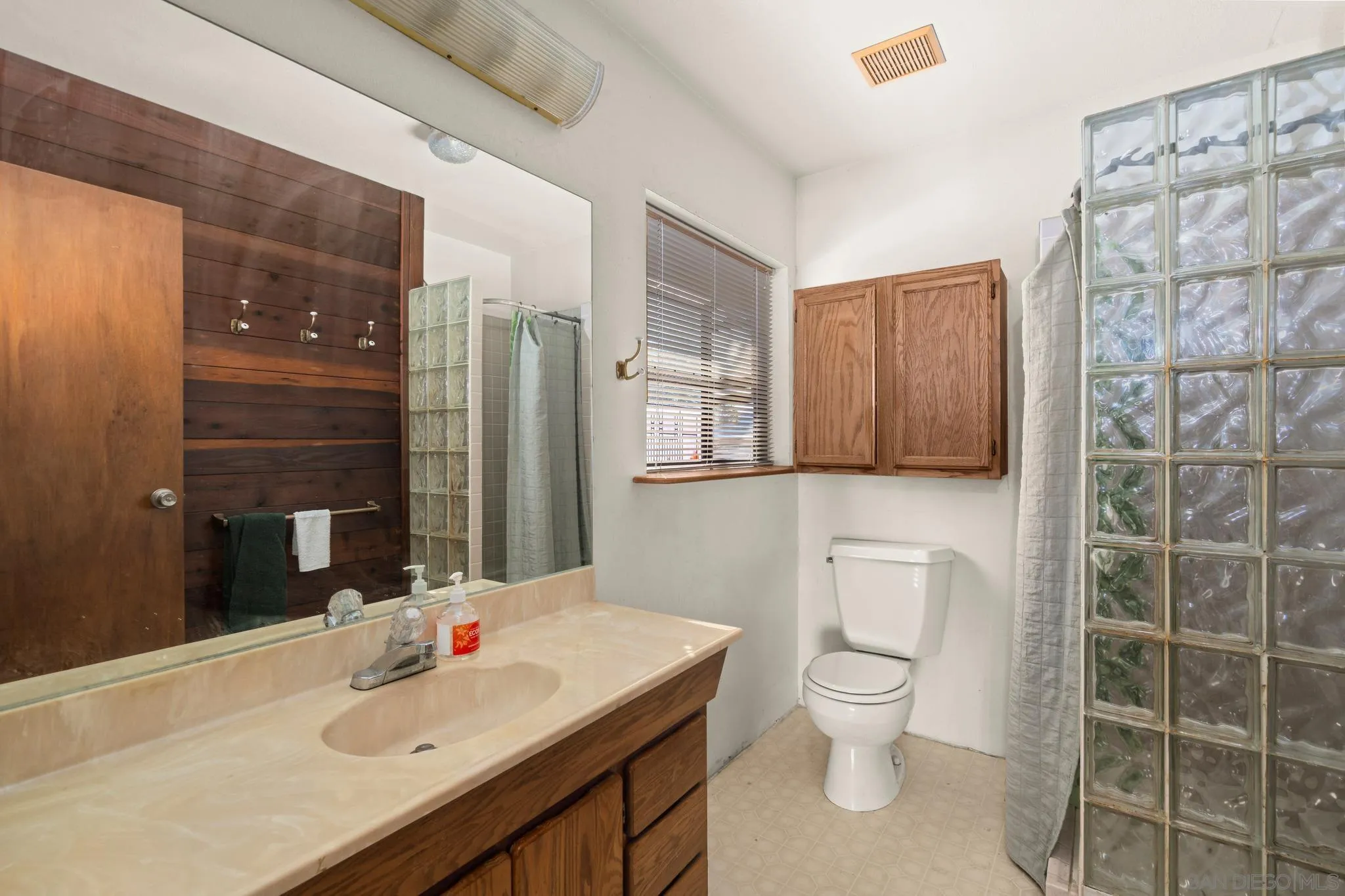 https://cdn.realtyfeed.com/cdn/127/260025880/96045bc47ea2d070029d080e72d8094f.webp