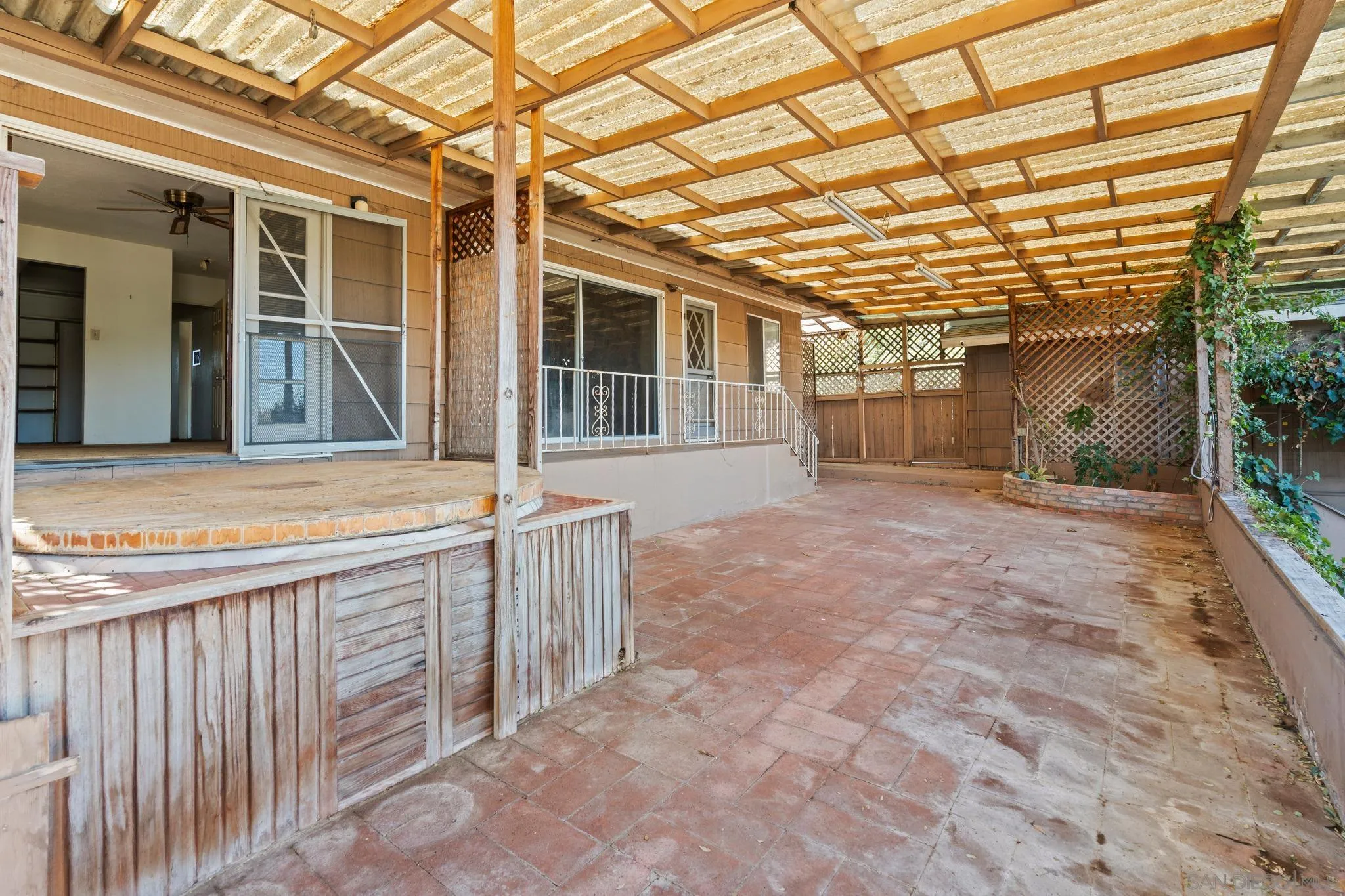 https://cdn.realtyfeed.com/cdn/127/260025880/ddcfde0f3bfc7bb2c49ed5cb4b83d849.webp