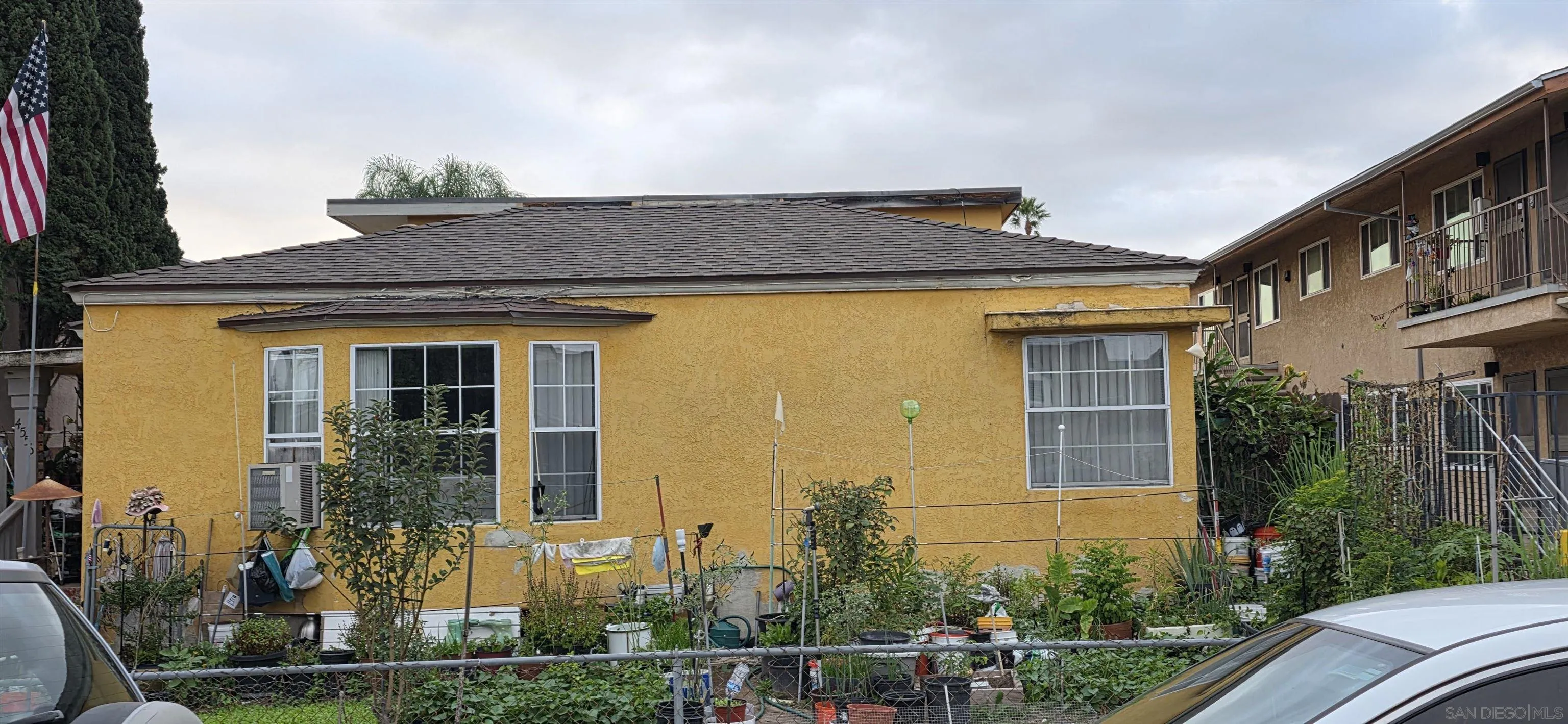 4554 - 56 Altadena Ave., San Diego, CA 92115 4554 - 56 Altadena Ave., San Diego, CA 92115