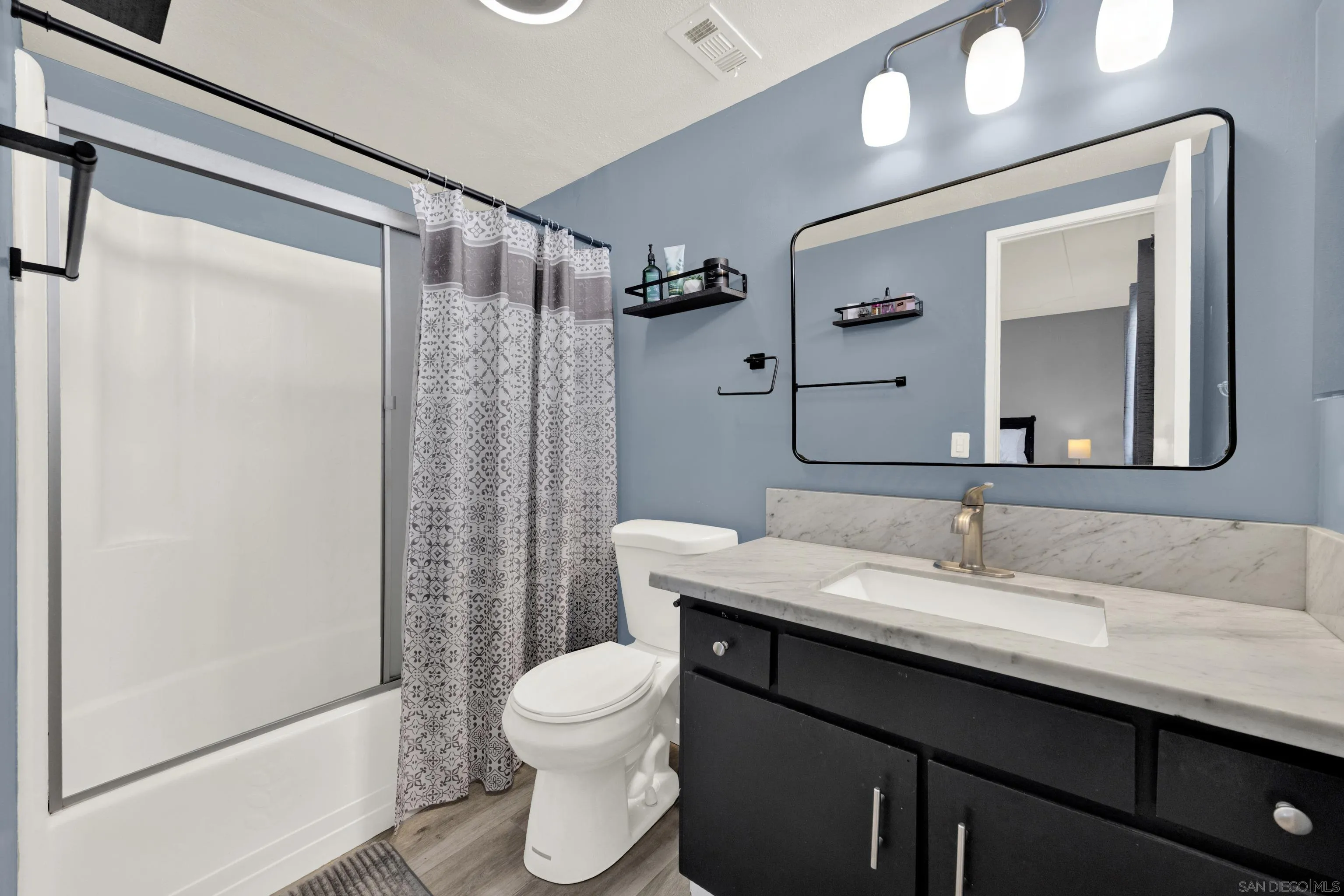 https://cdn.realtyfeed.com/cdn/127/260025888/083642af8dbc4dde1c65f2355ec9377a.webp