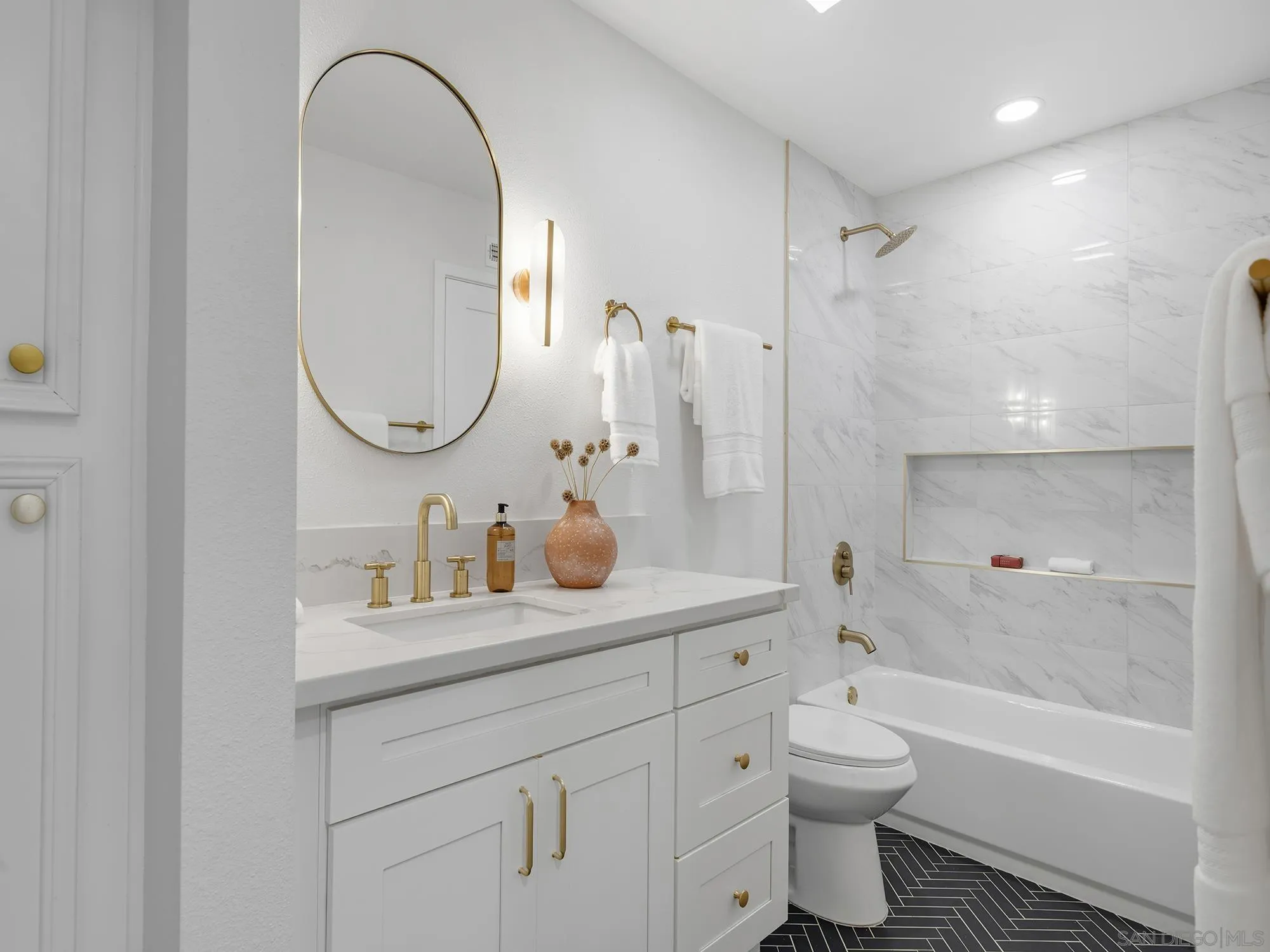https://cdn.realtyfeed.com/cdn/127/260025889/49028bb3118304028d07fb861da2b7cc.webp