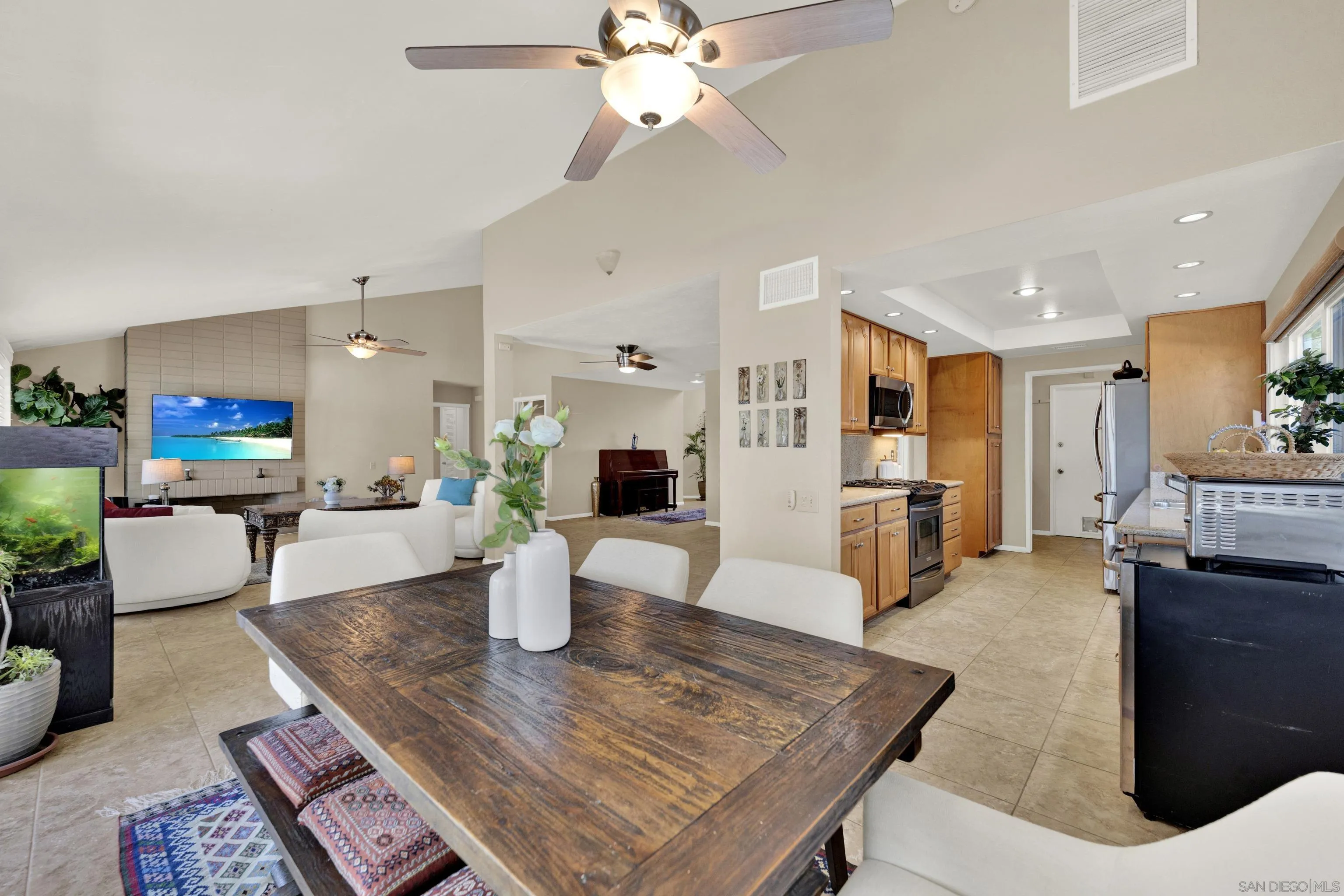 17361 Regalo, San Diego, CA 92128 17361 Regalo, San Diego, CA 92128