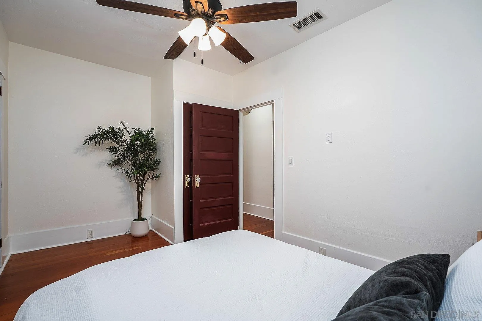 https://cdn.realtyfeed.com/cdn/127/260025908/547fbebc1e5ec0fc89613e9cfaf4f742.webp