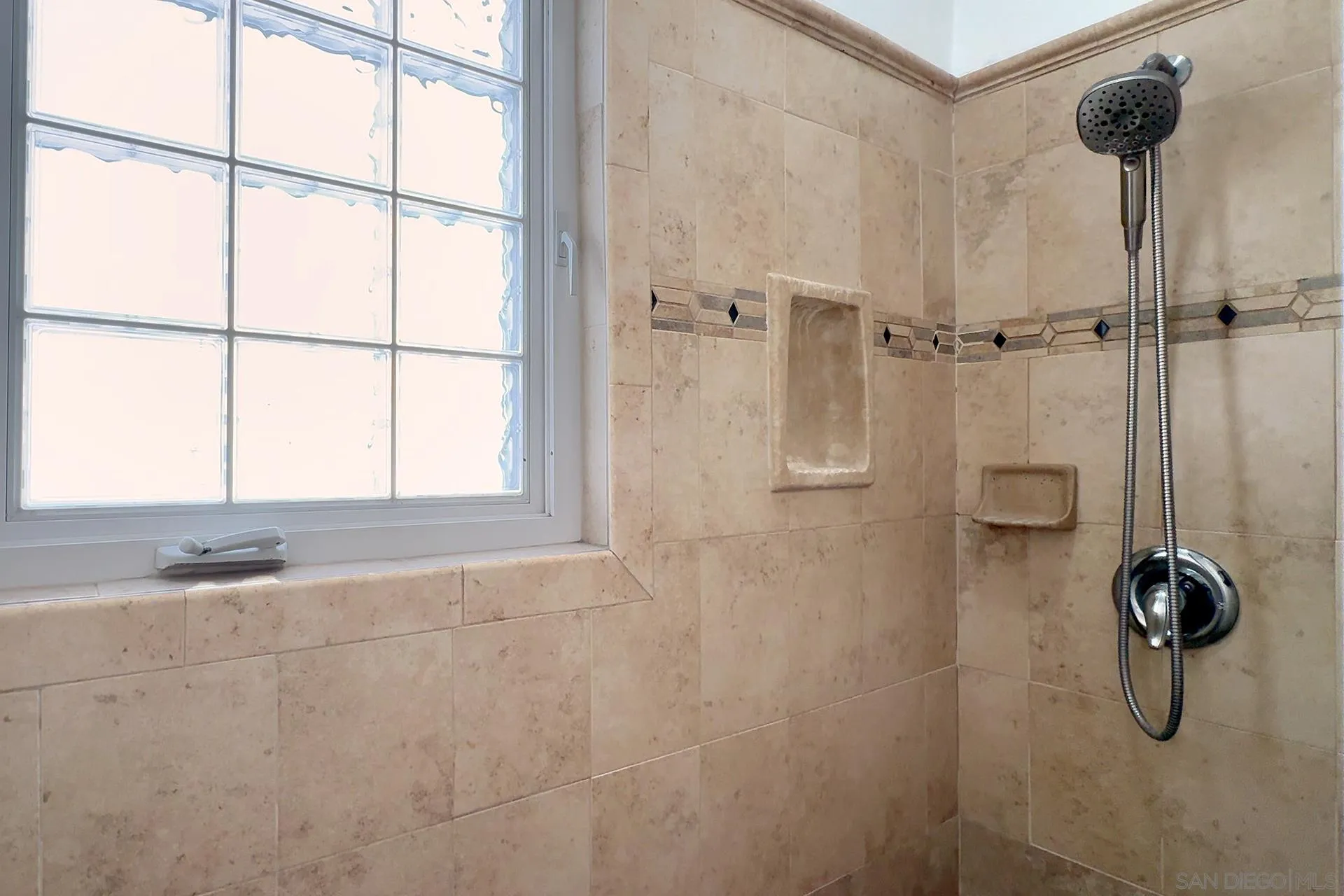 3667 Arizona Street, San Diego, CA 92104 Walk-in Shower