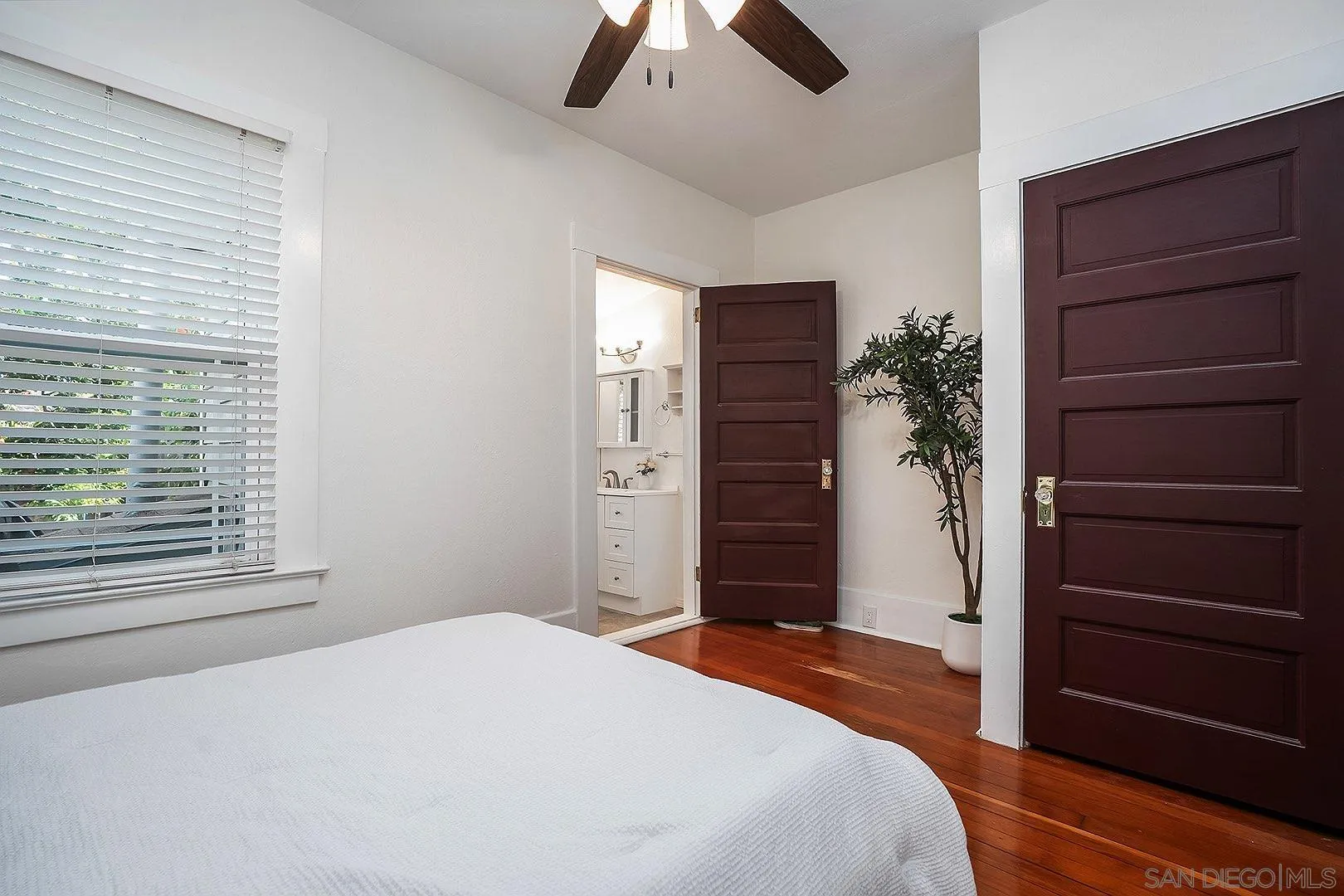 https://cdn.realtyfeed.com/cdn/127/260025908/add1f4ffcaf6145de4f436ab72c3a7b4.webp