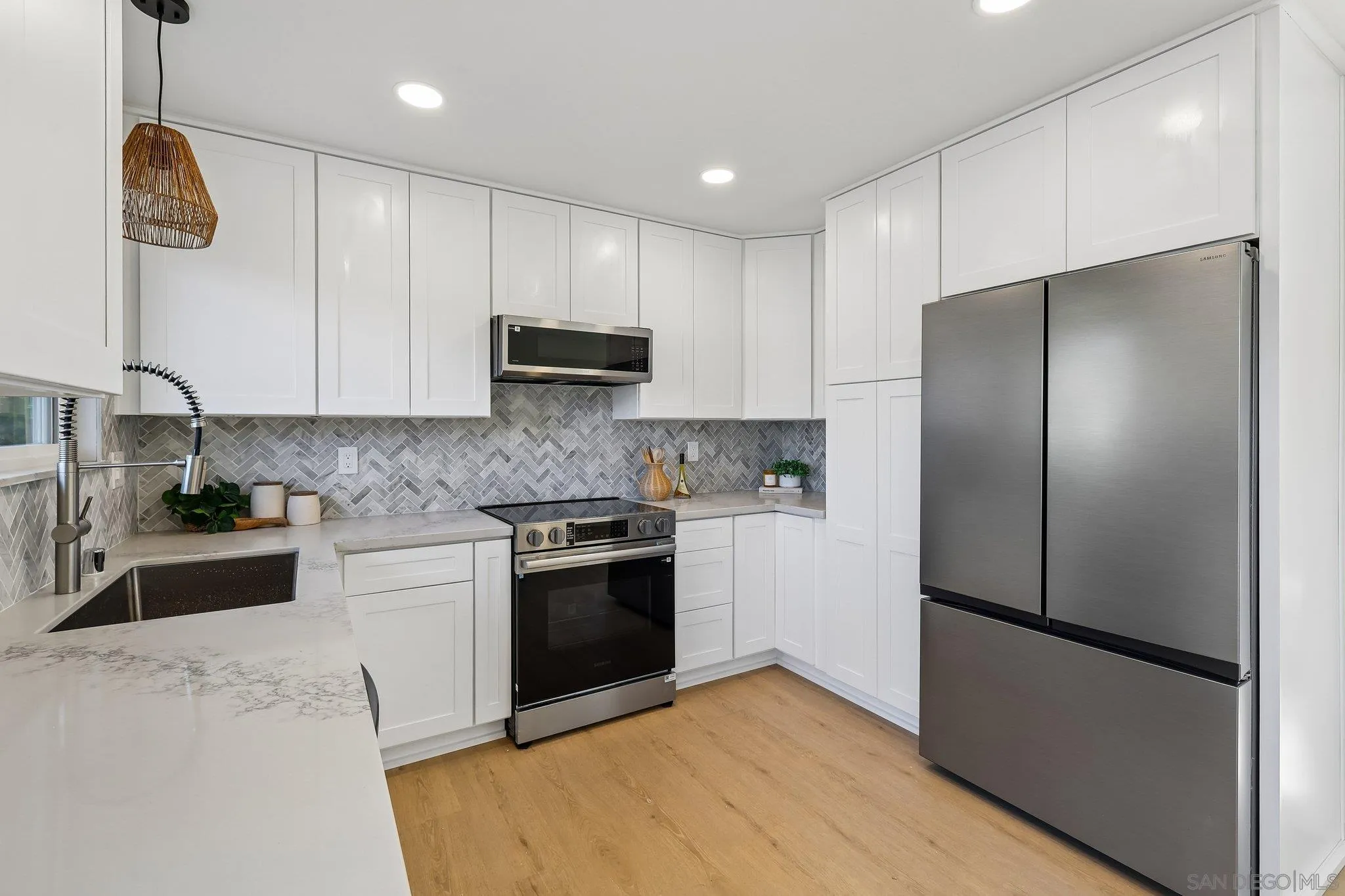 7235 Whipple Ave, San Diego, CA 92122 7235 Whipple Ave, San Diego, CA 92122