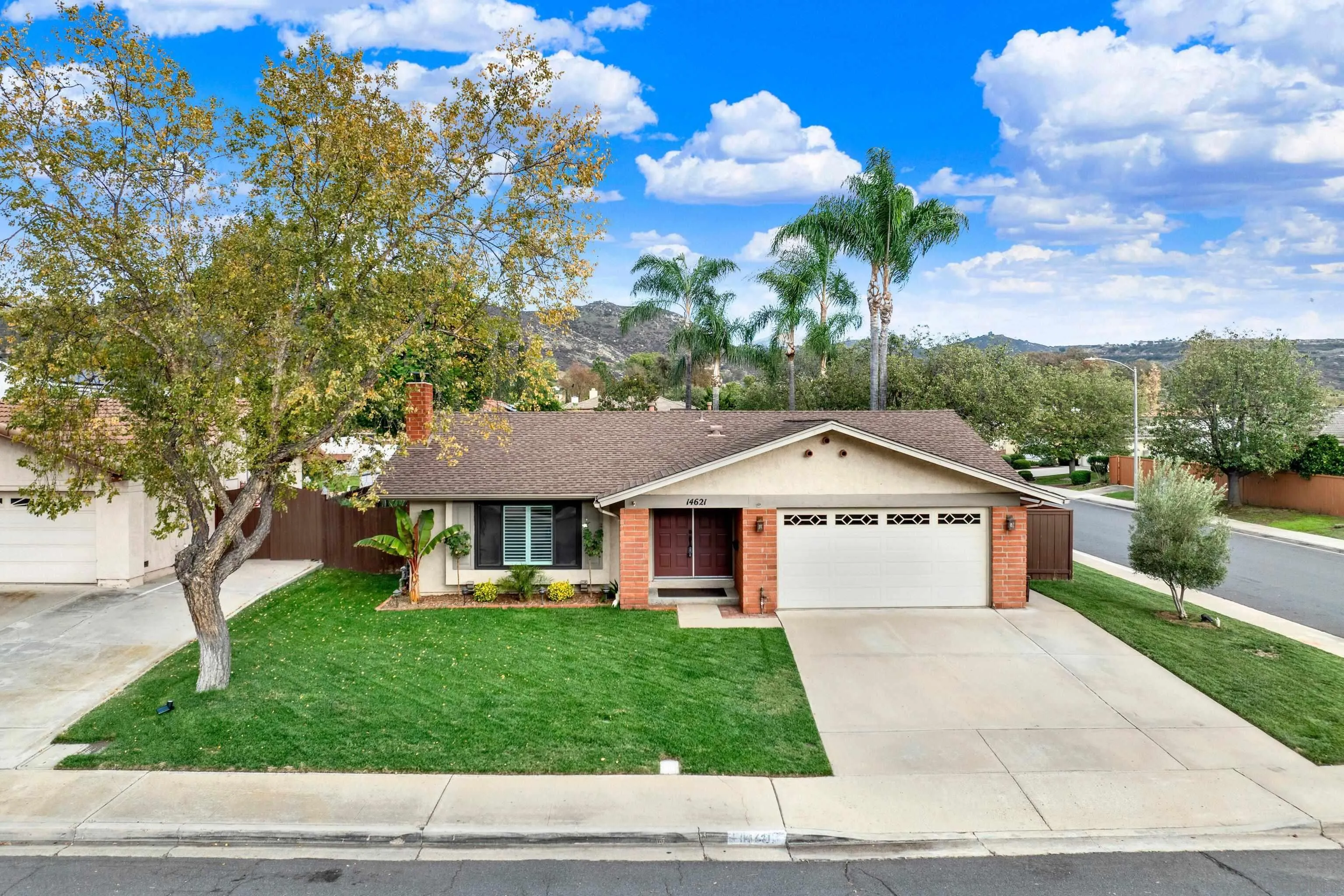 https://cdn.realtyfeed.com/cdn/127/260025913/0de1f6877ffeb8f45063f0b956d64a45.webp