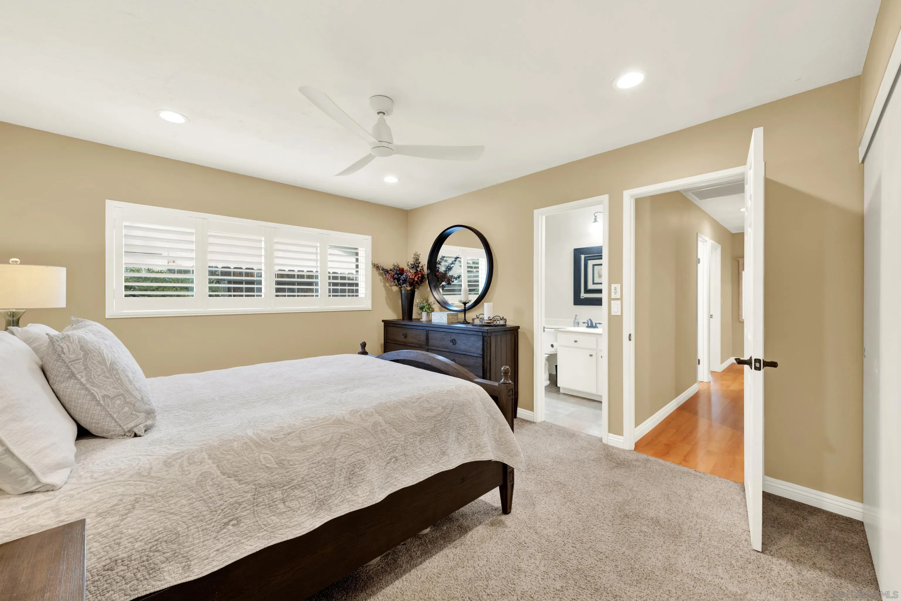 https://cdn.realtyfeed.com/cdn/127/260025913/1f88f272bd247f4dfe78861c6e413df9.webp
