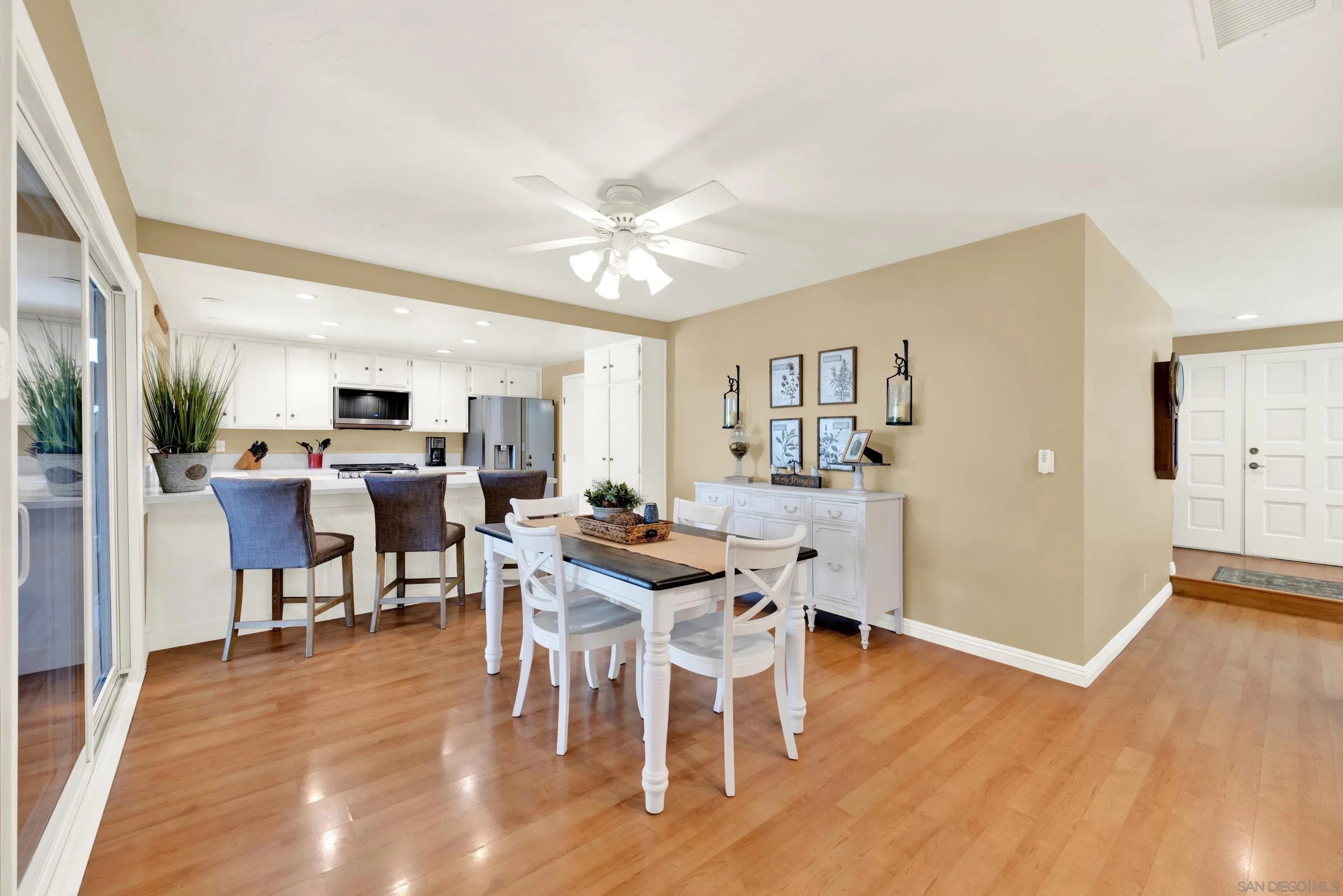 https://cdn.realtyfeed.com/cdn/127/260025913/240d461db4efe2744e196054934d0271.webp