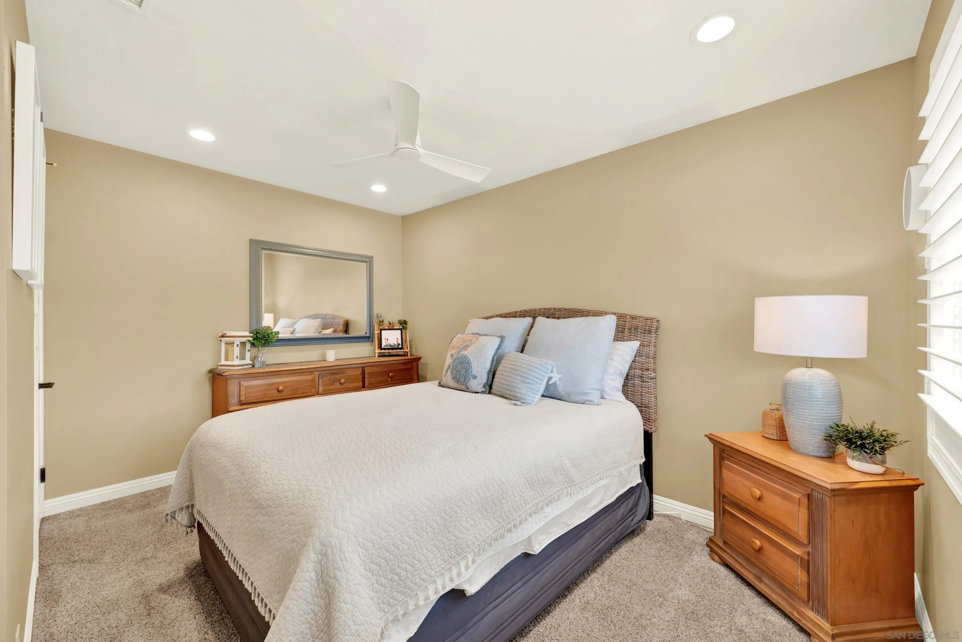 https://cdn.realtyfeed.com/cdn/127/260025913/4f9d1035be42f2a69c06a70b349cb3f6.webp