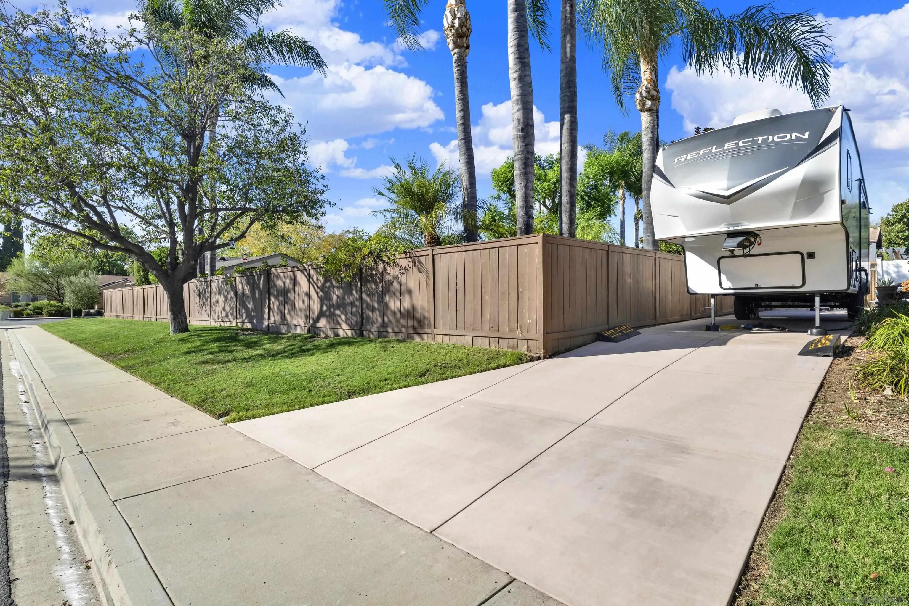 https://cdn.realtyfeed.com/cdn/127/260025913/5e98f44a4cb22b694648d7940bcb2387.webp