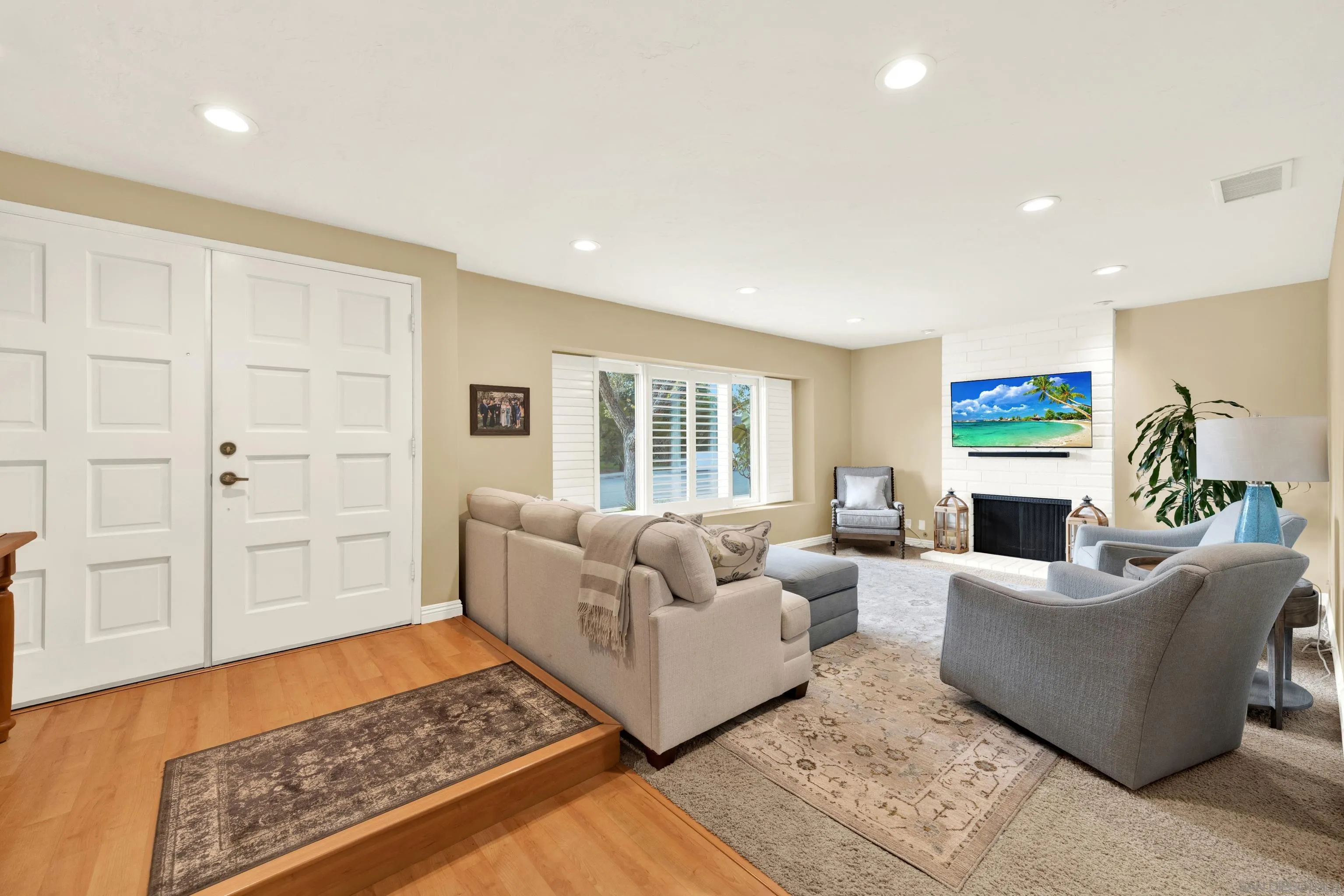 https://cdn.realtyfeed.com/cdn/127/260025913/81b4f70867374162e212d0cfa10772cc.webp